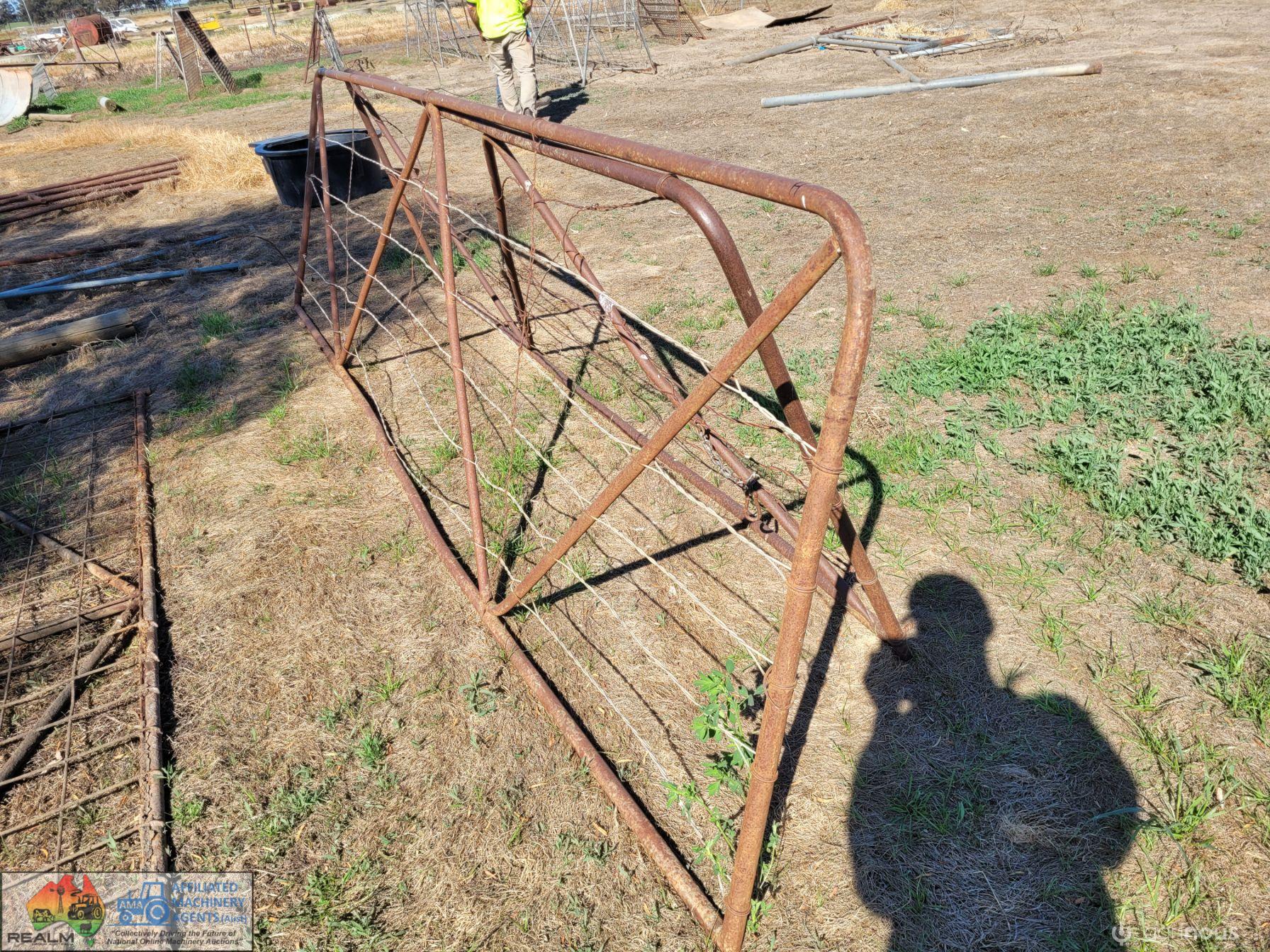 2x Farm Gates "H" (12ft & 14ft) - photo 2