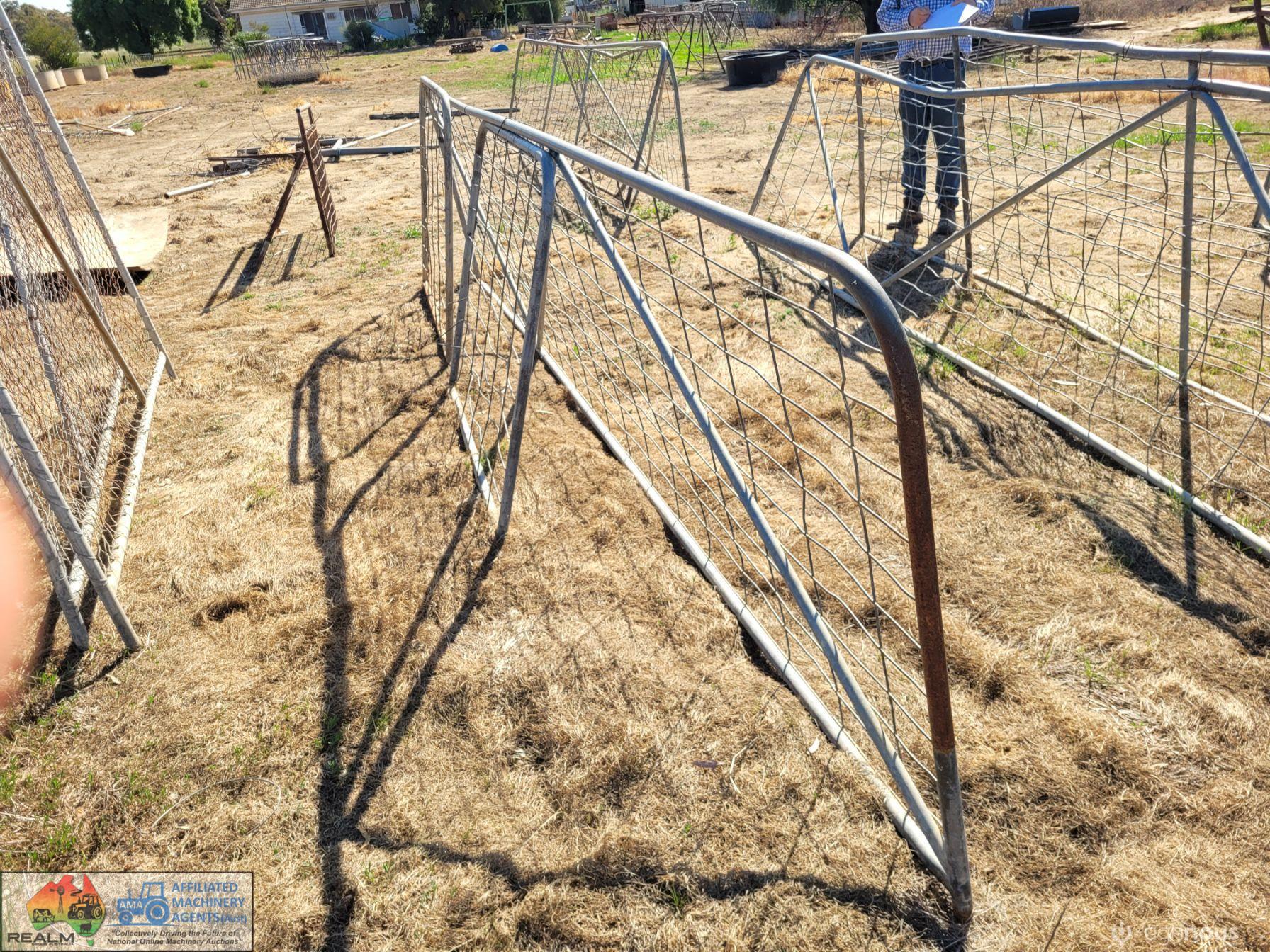 3x Weldmesh Farm Gates "L" (2x 5ft & 16ft) - photo 2