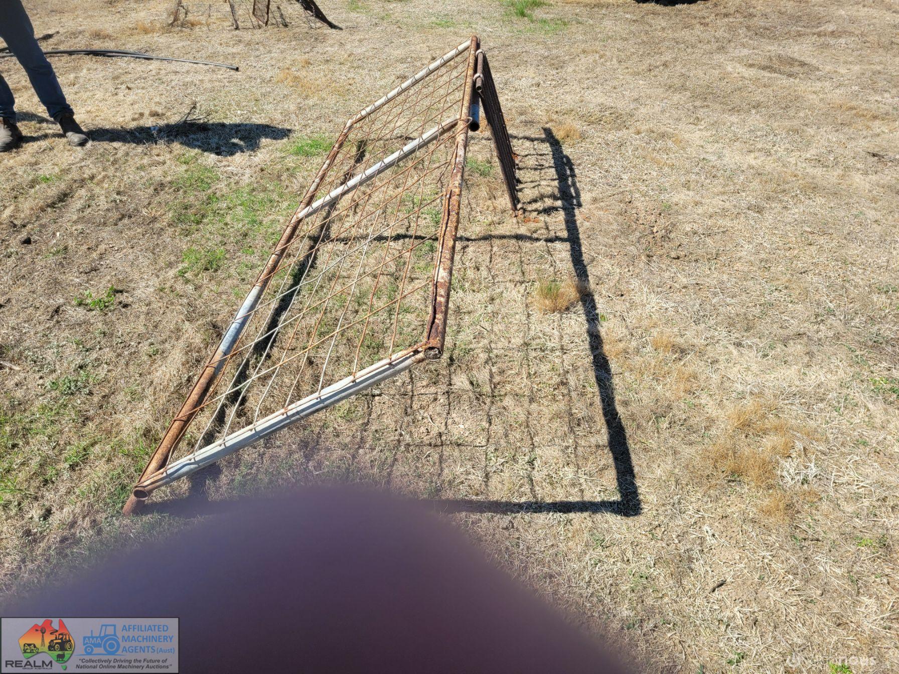 10ft Weldmesh Gate & Yard/Man gate - photo 4
