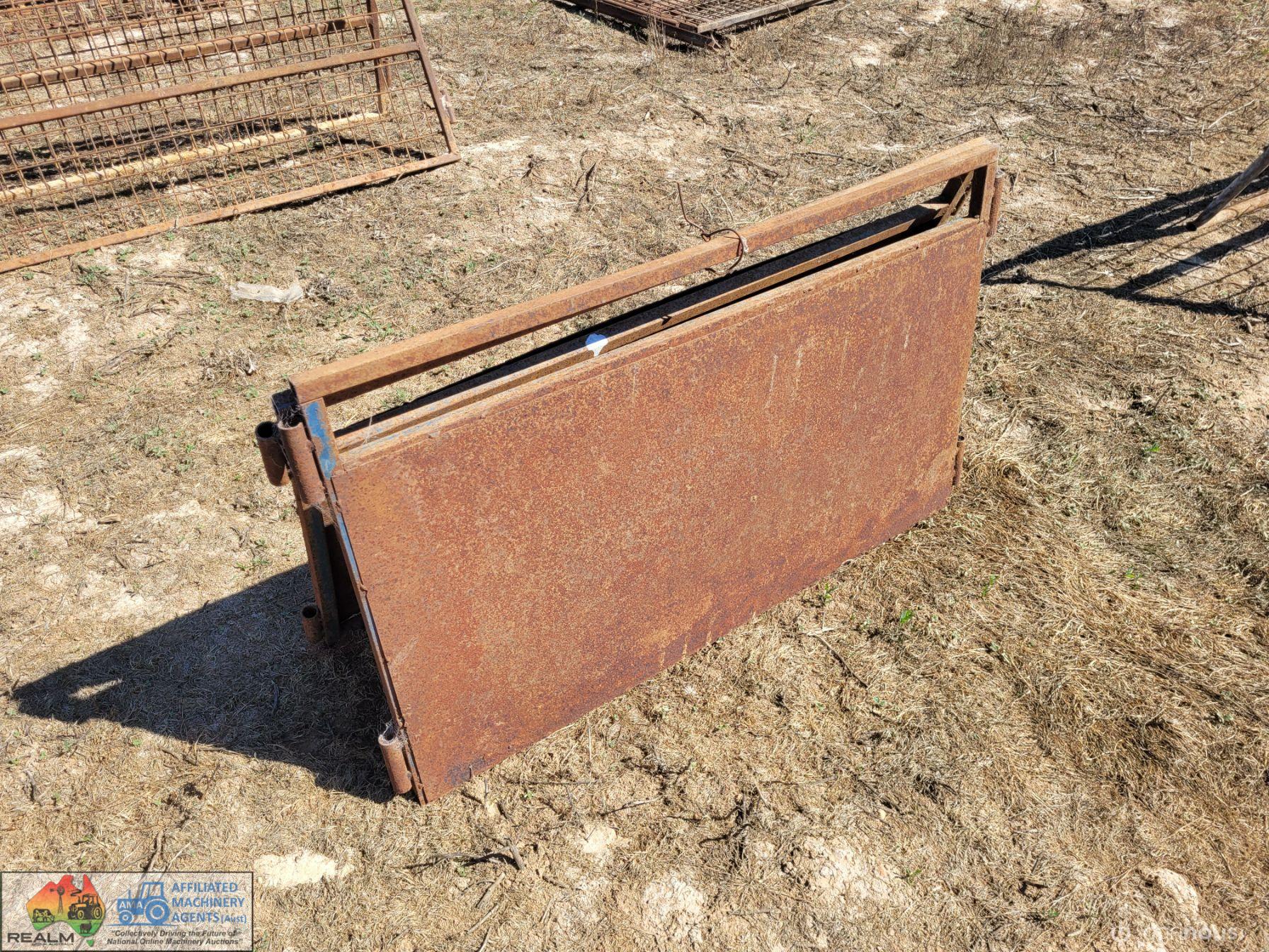 2x Solid Panel Gates (1150 x 700)