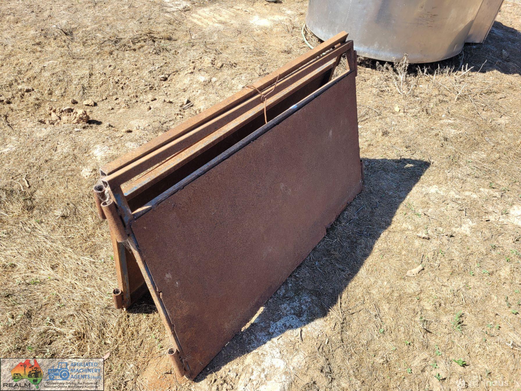 2x Solid Panel Gates (1150 x 700) - photo 3