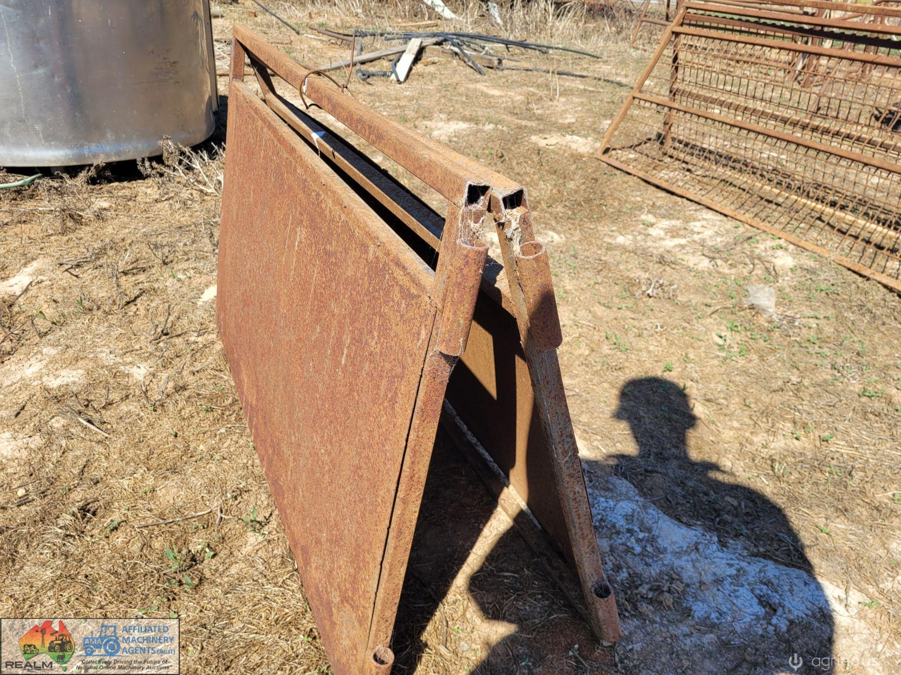 2x Solid Panel Gates (1150 x 700) - photo 2