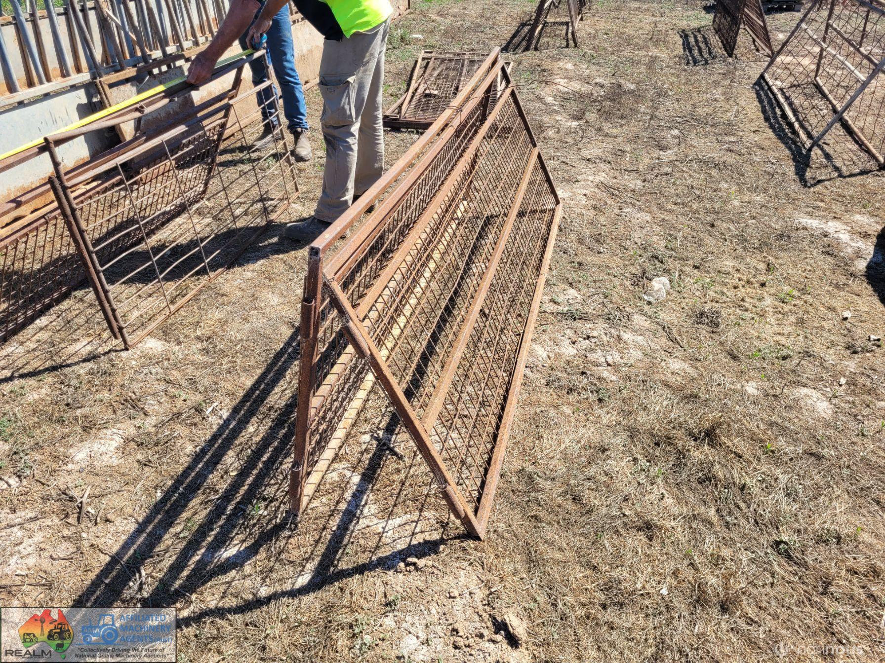 2x Weldmesh Panels "G" (2370 x 830) - photo 2