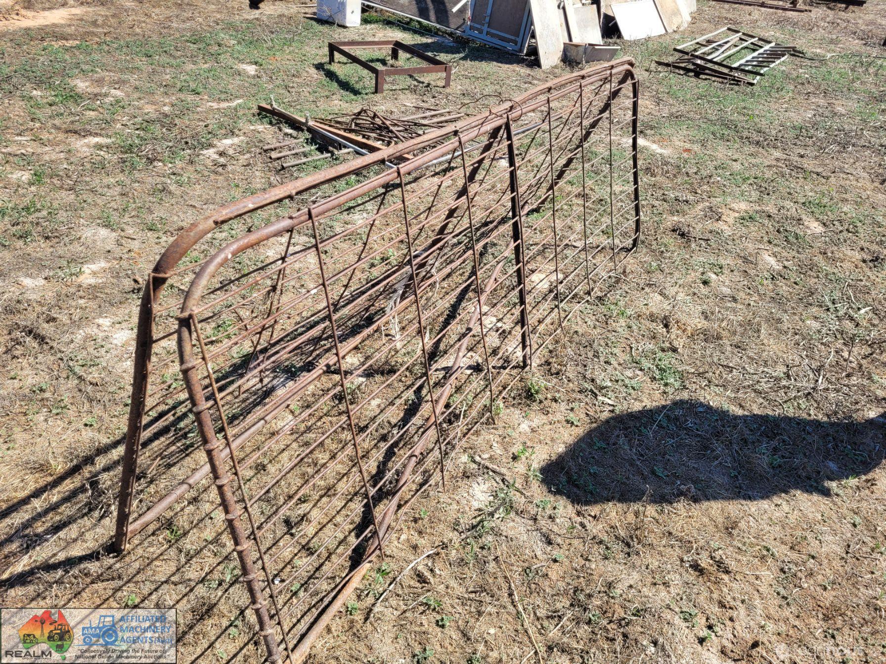 2x Weldmesh Gates "I" (2500 x 880)