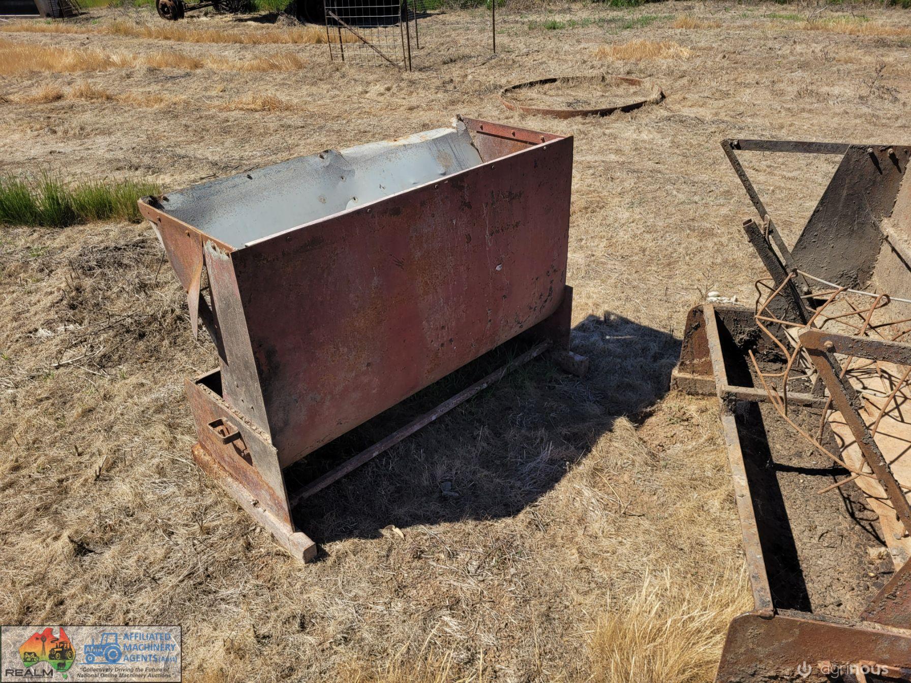 5x Calf/Pig Hay Feeders - photo 4
