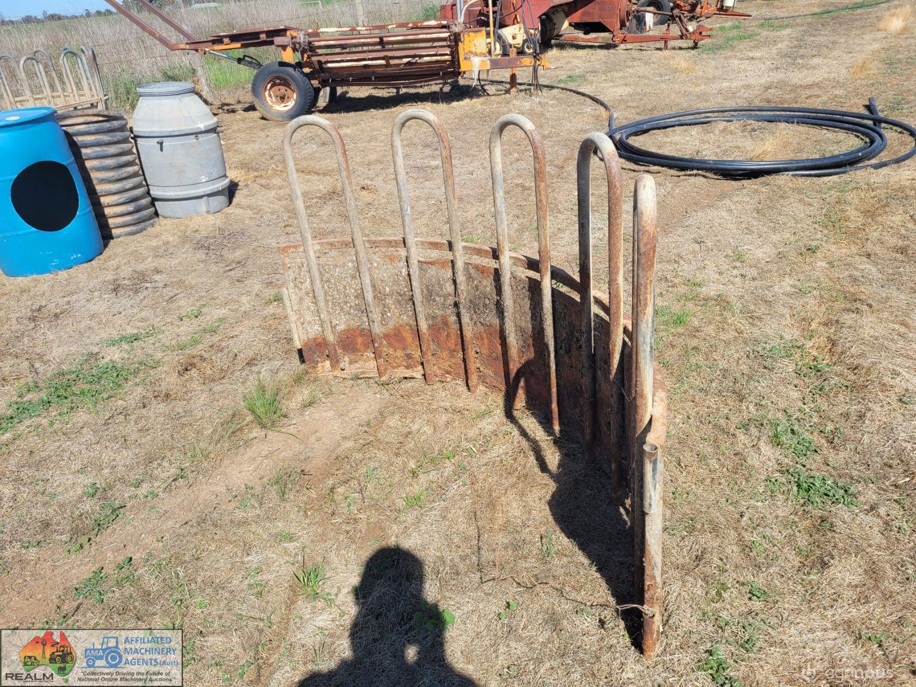 Waste-Not Hay Feeder End - photo 3