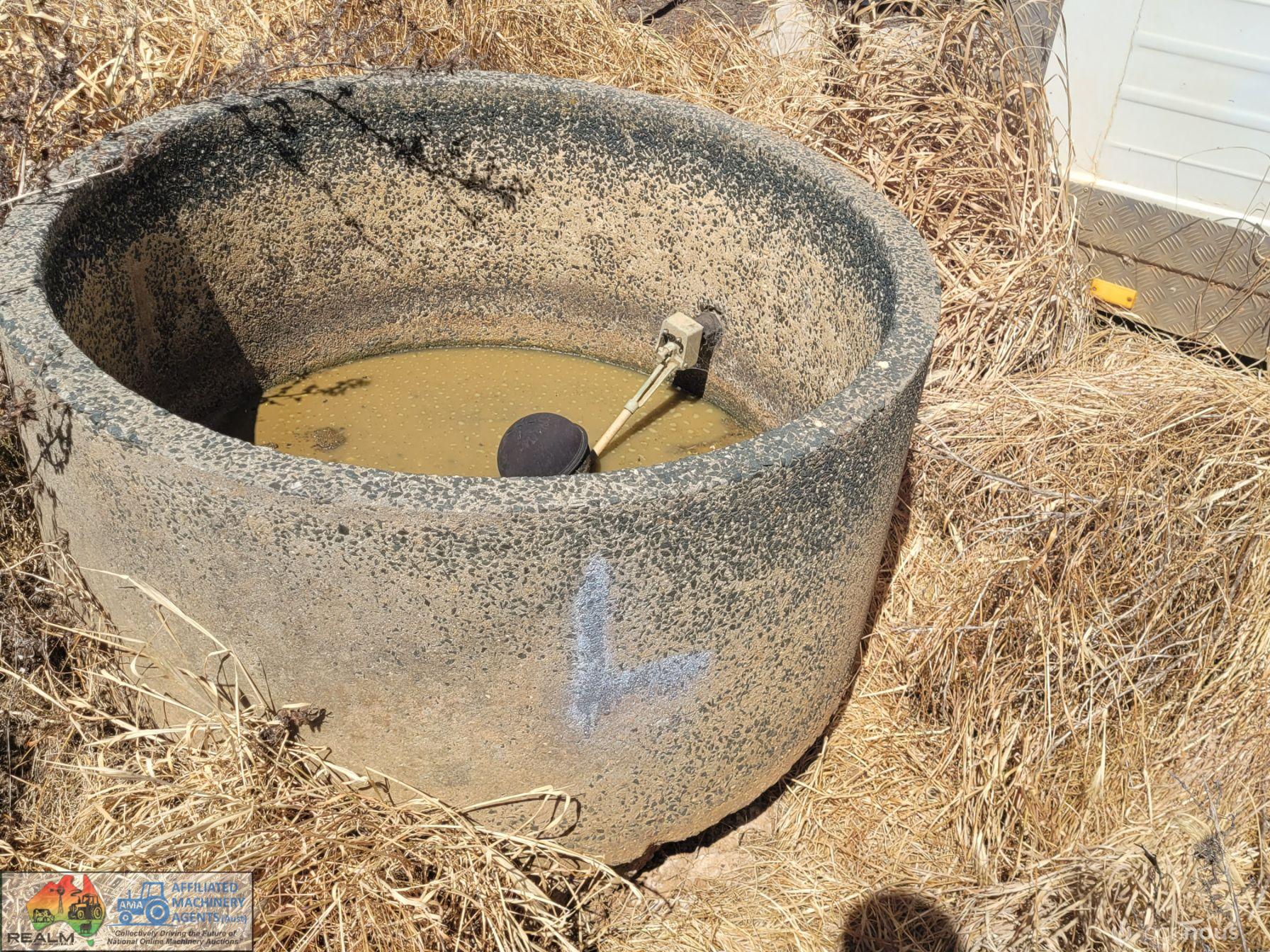 Concrete 4ft Stock Circle "L"