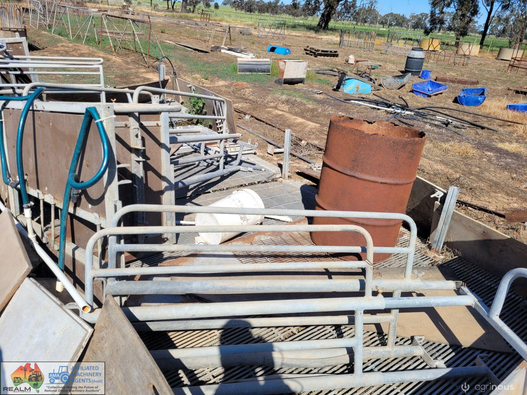 3x Good Quality Galv. Pig Farrowing Pens (2.2m x 1650) - photo 2