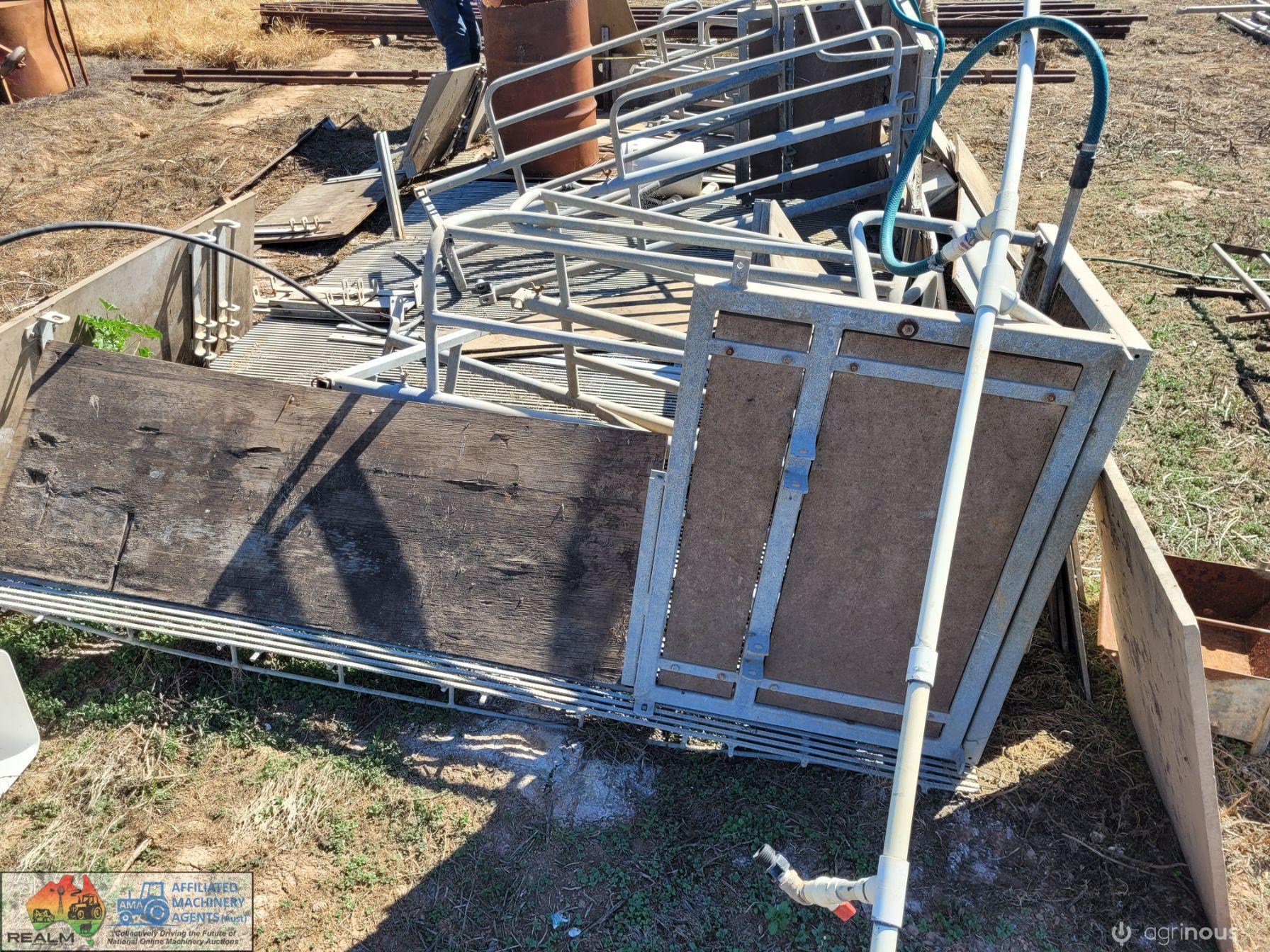 3x Good Quality Galv. Pig Farrowing Pens (2.2m x 1650) - photo 4