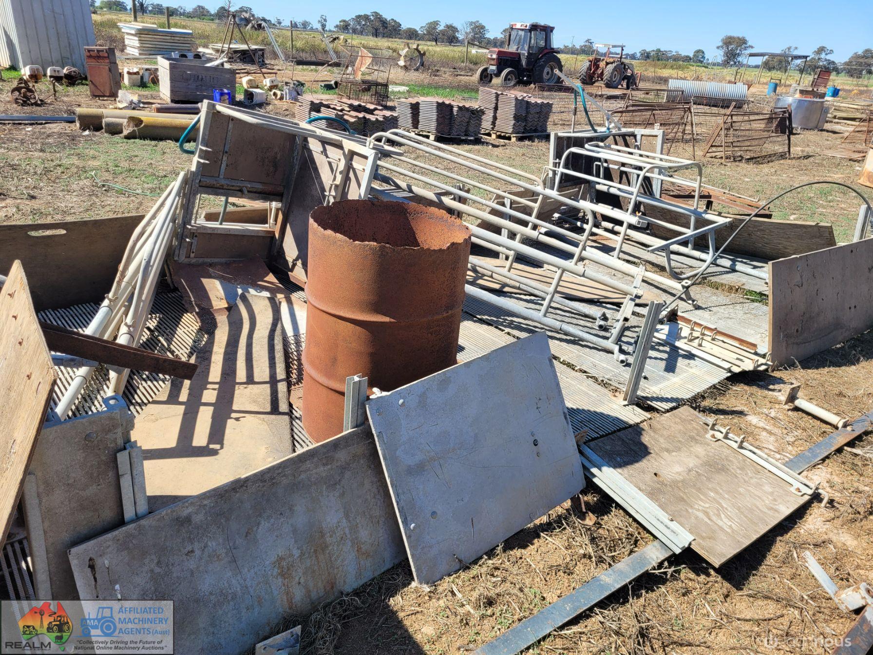 3x Good Quality Galv. Pig Farrowing Pens (2.2m x 1650) - photo 5