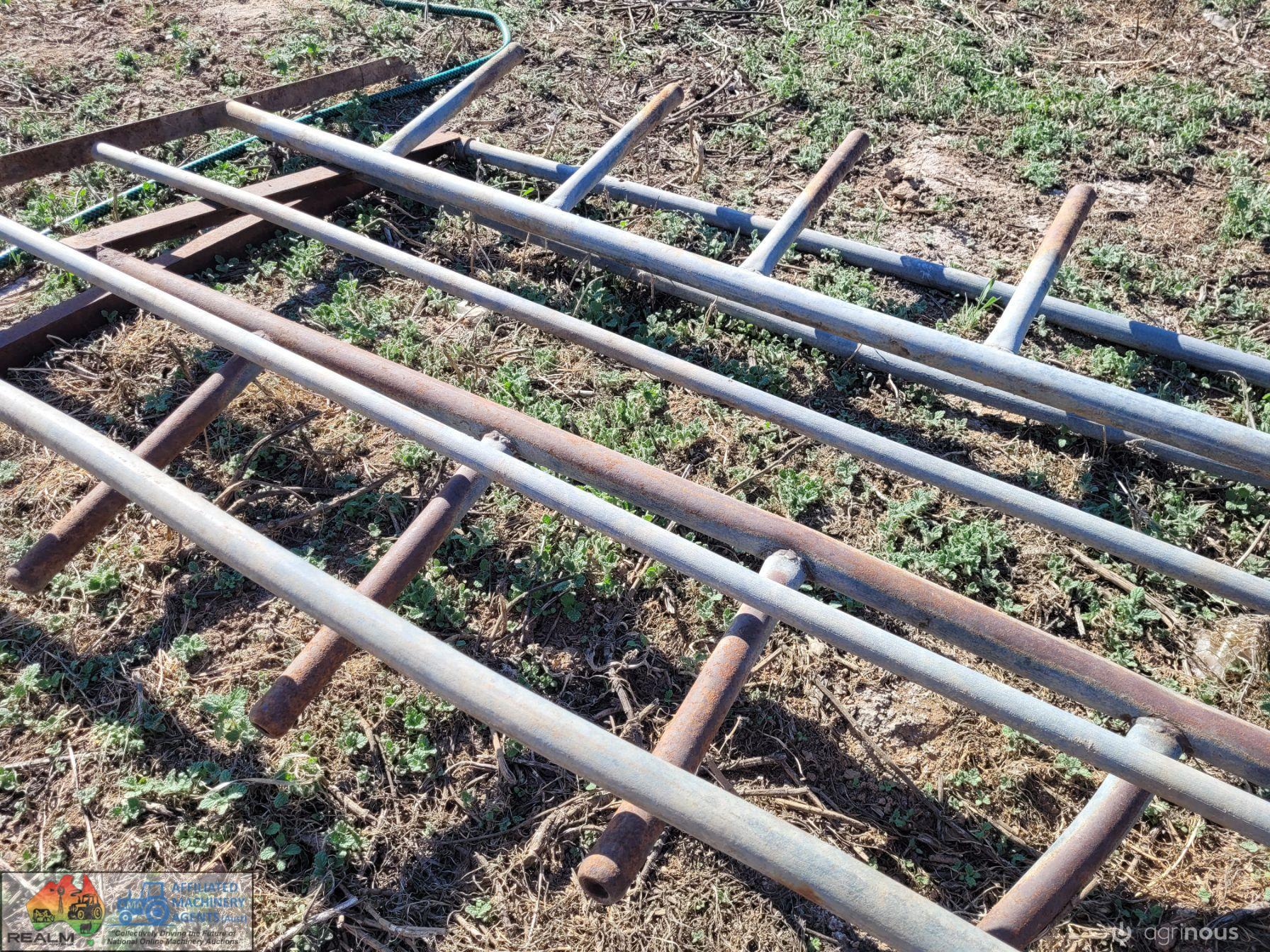 2x 6ft Farrowing Pen Sides with 7 Stall Openings - photo 3