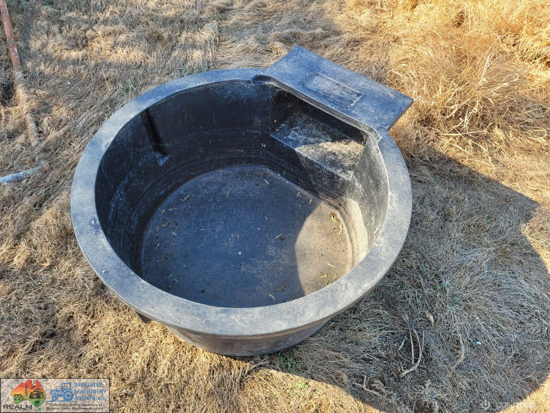 3ft Aqua-Flow Poly Water Trough - photo 2