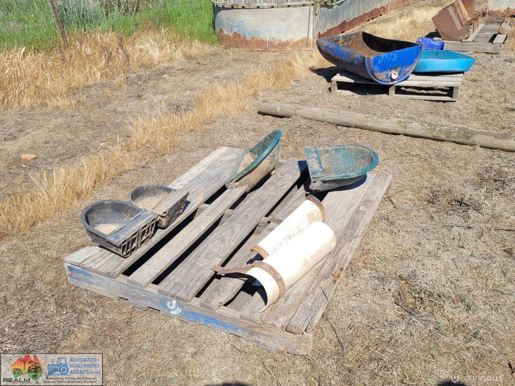 4x Fence Mounted water Troughs - photo 4