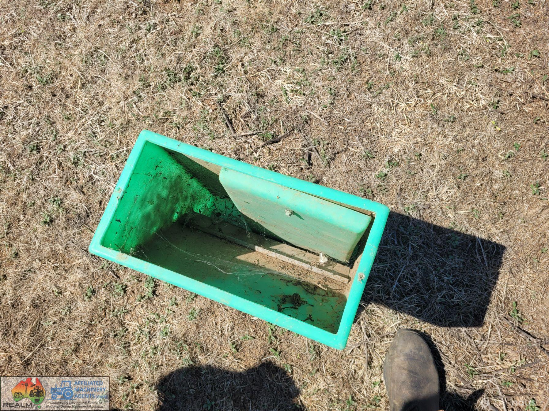 Single Polymaster Pig/Chook Grain Feeder - photo 4