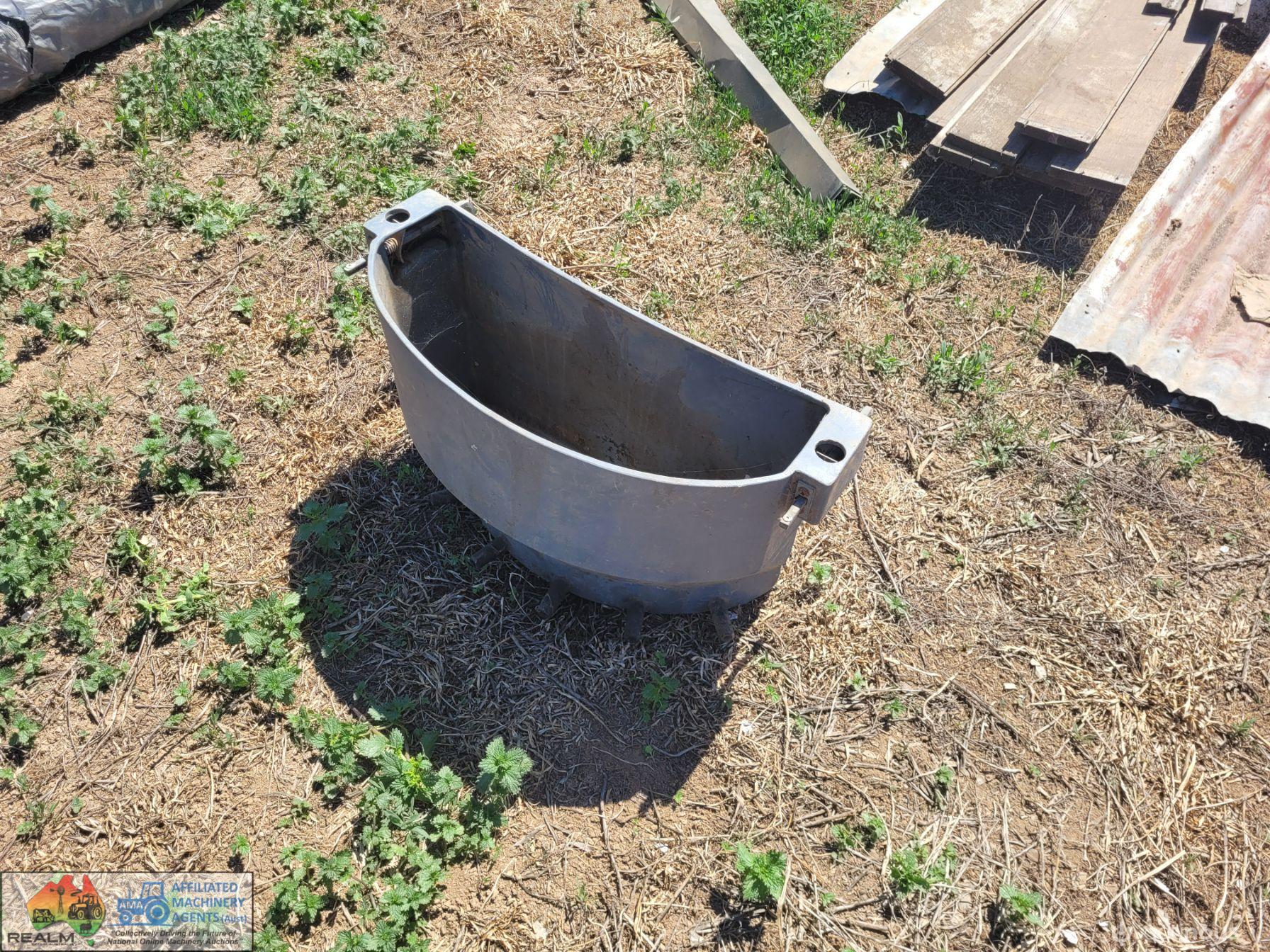1x 8 Teat Calf Milk Feeder - Grey Poly - photo 3