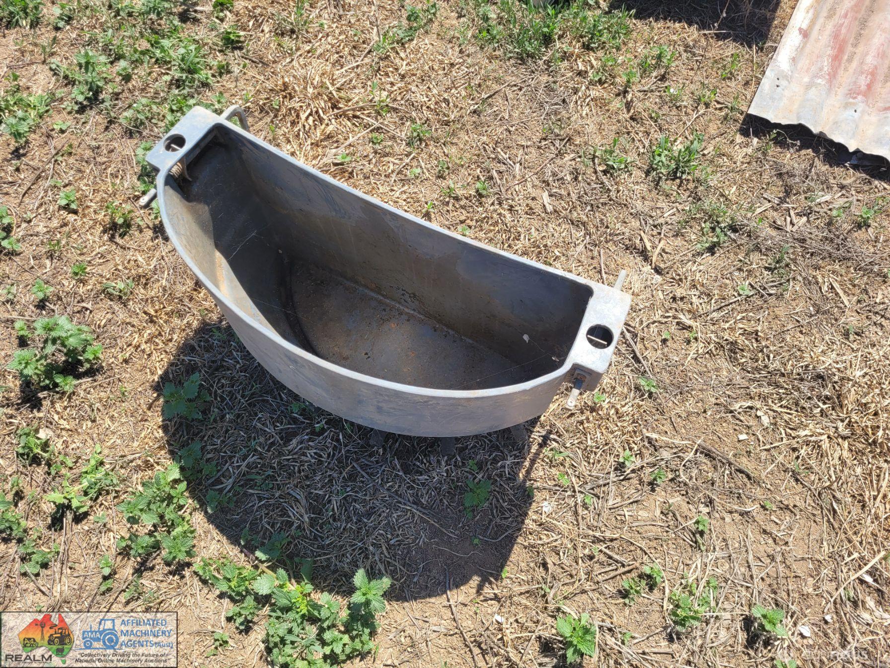 1x 8 Teat Calf Milk Feeder - Grey Poly - photo 4