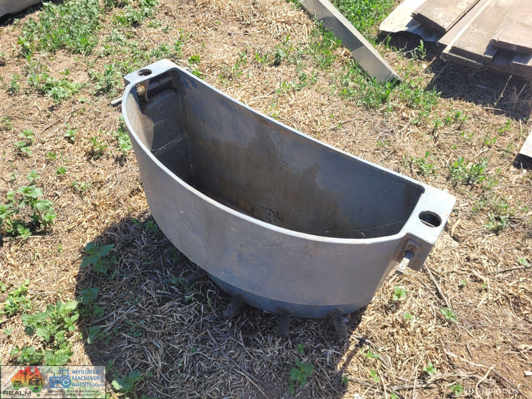 1x 8 Teat Calf Milk Feeder - Grey Poly - photo 2