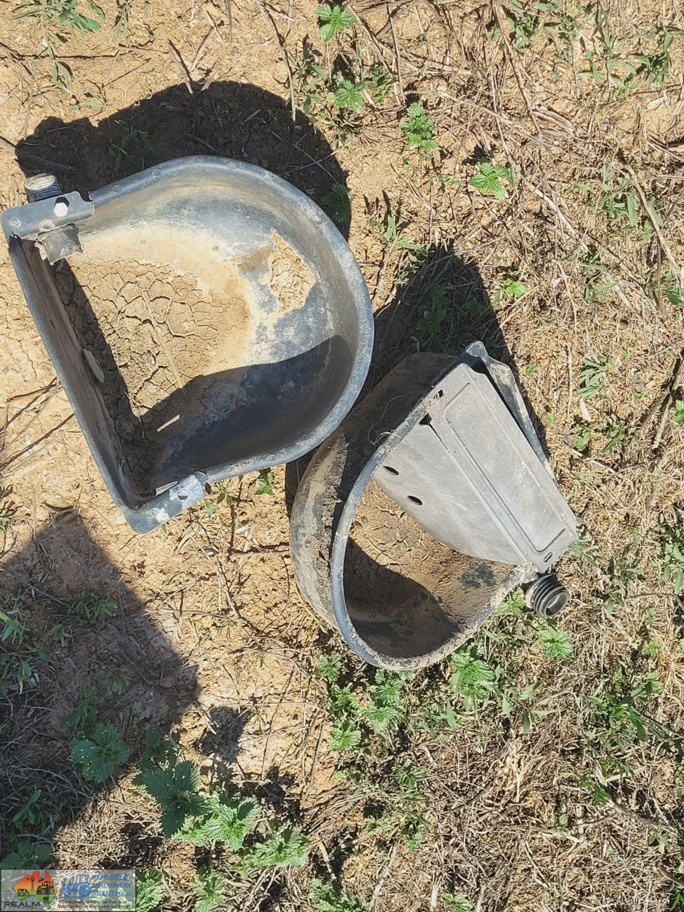 2x Black Pig Water Troughs - photo 2