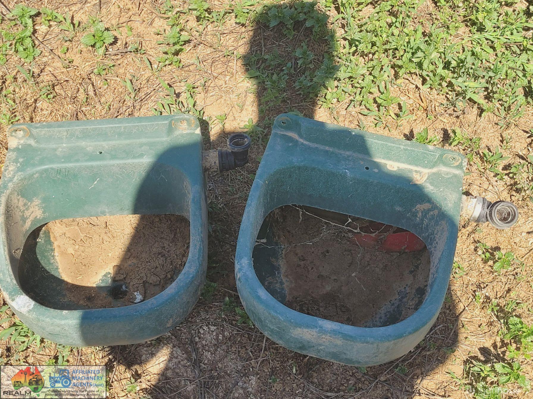 2x Green Pig Water Troughs "A" - photo 2
