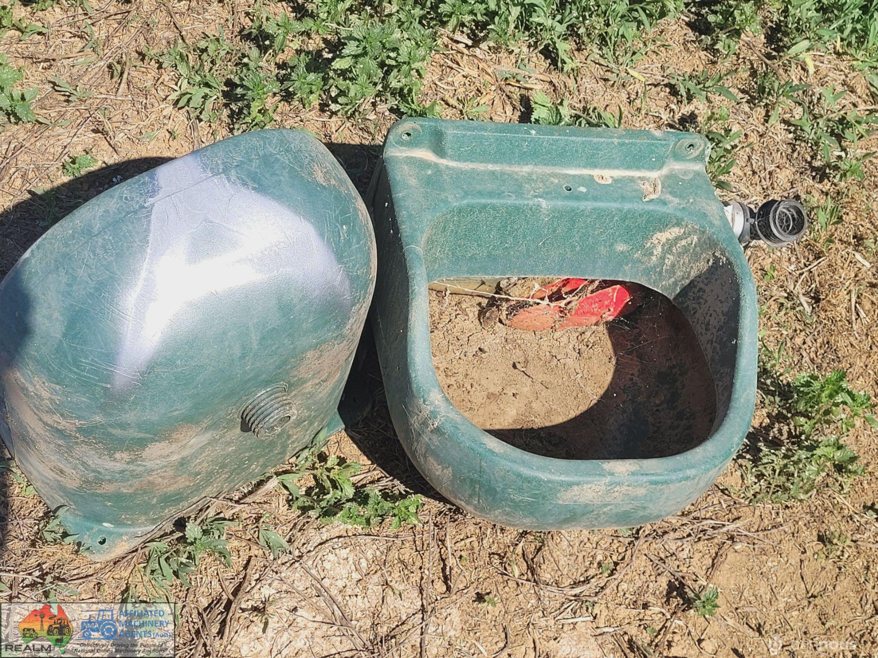 2x Green Pig Water Troughs "B" - photo 2