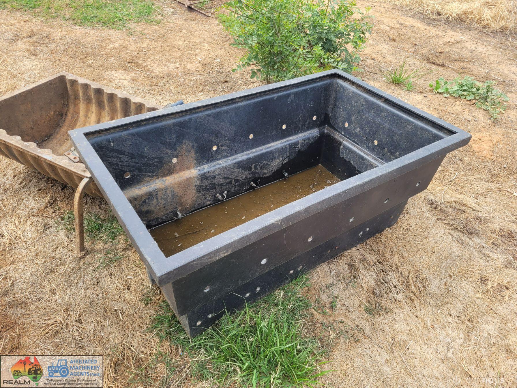 18 Teat Square Milk Feeder & Small Feed Trough - photo 2