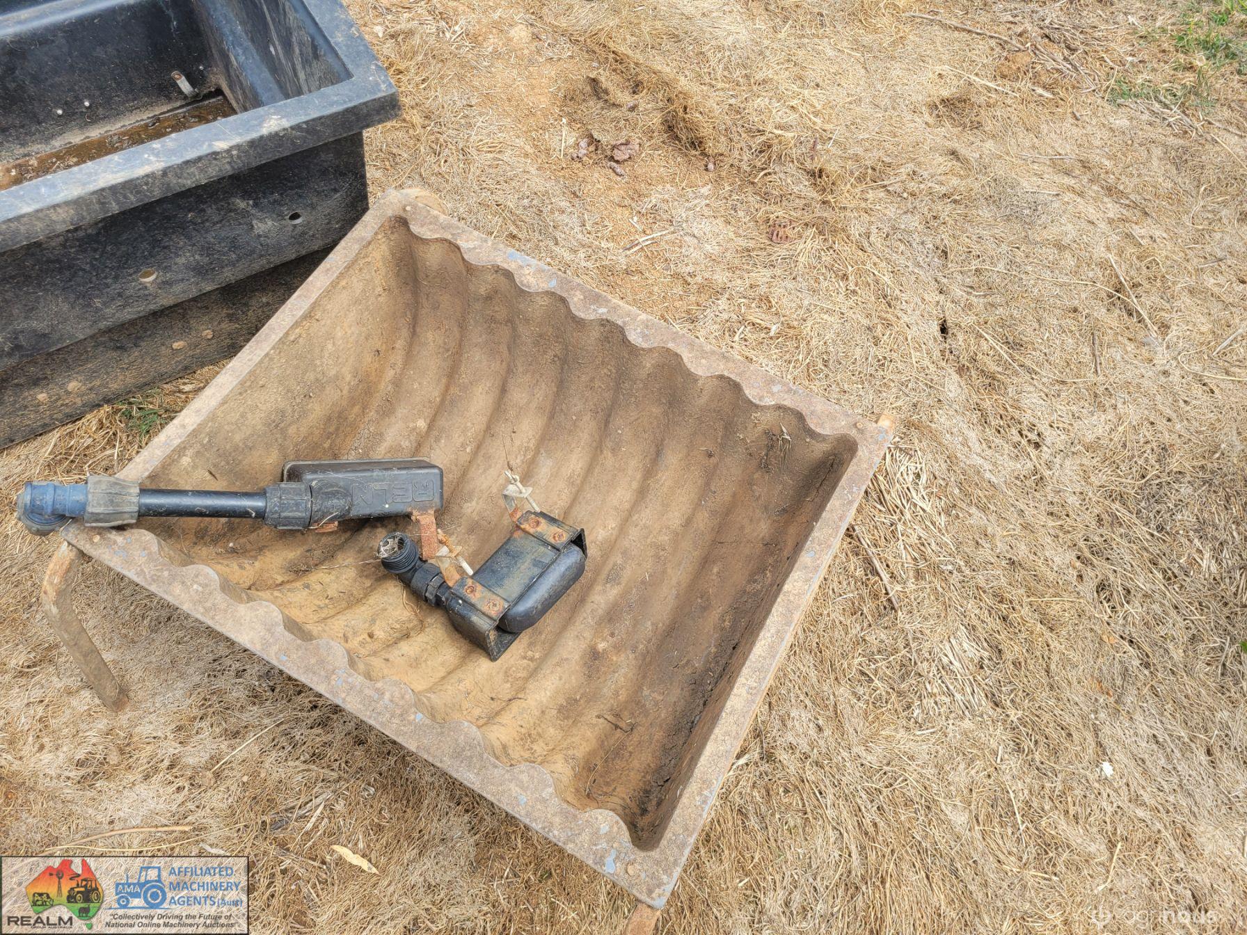 18 Teat Square Milk Feeder & Small Feed Trough - photo 7