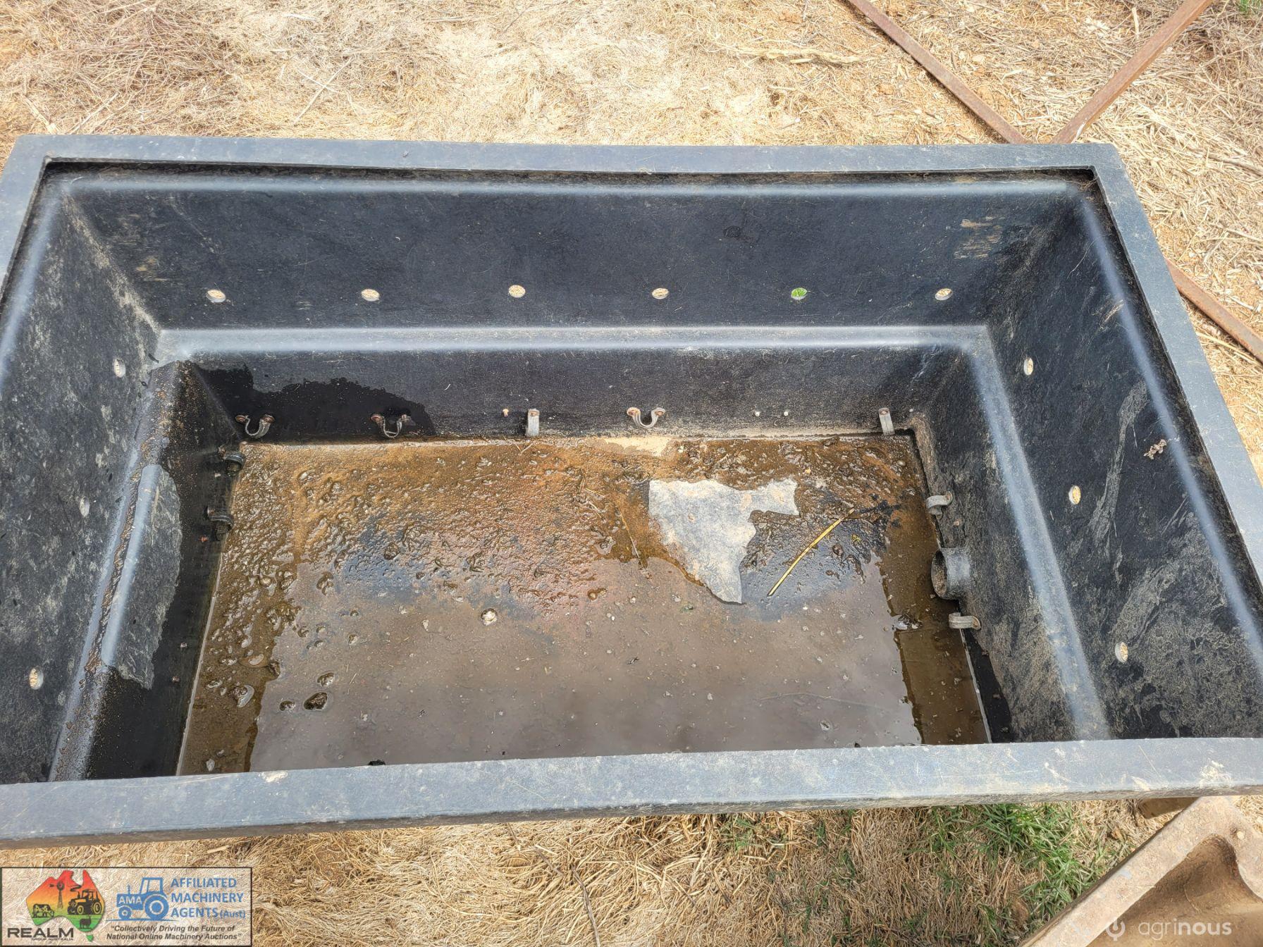 18 Teat Square Milk Feeder & Small Feed Trough - photo 4