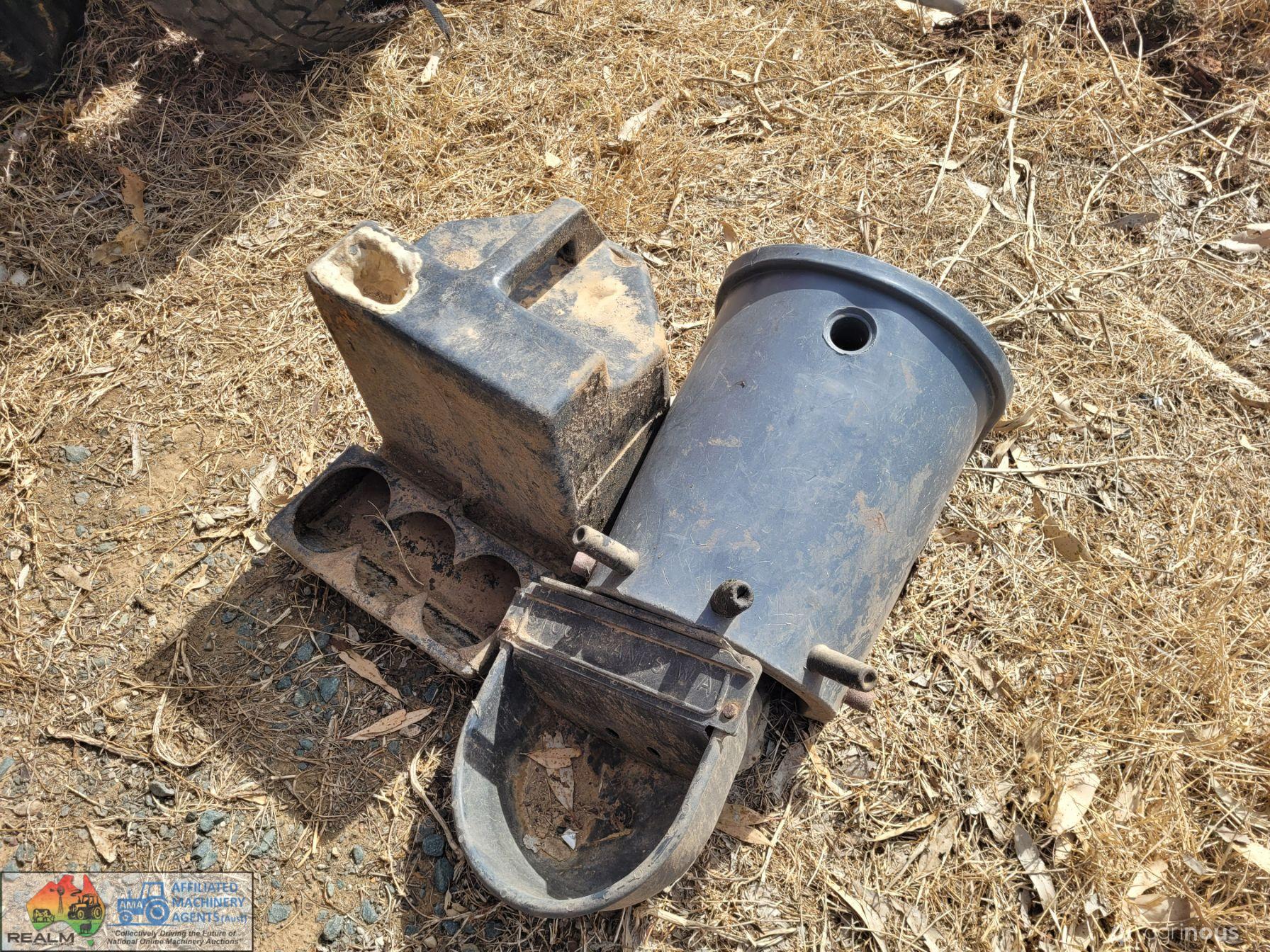 3 Station Pig Drinker, 5 Teat Milk Feeder & Stockbrands Drinker - photo 4