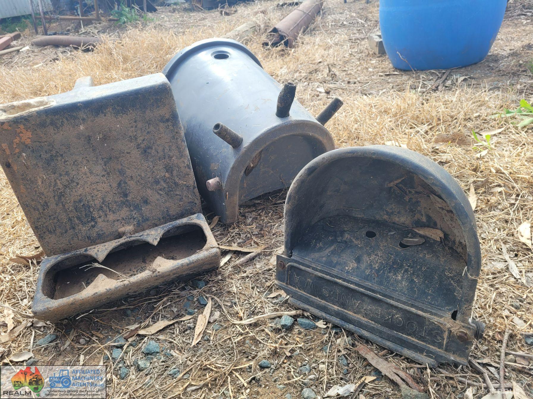 3 Station Pig Drinker, 5 Teat Milk Feeder & Stockbrands Drinker - photo 3