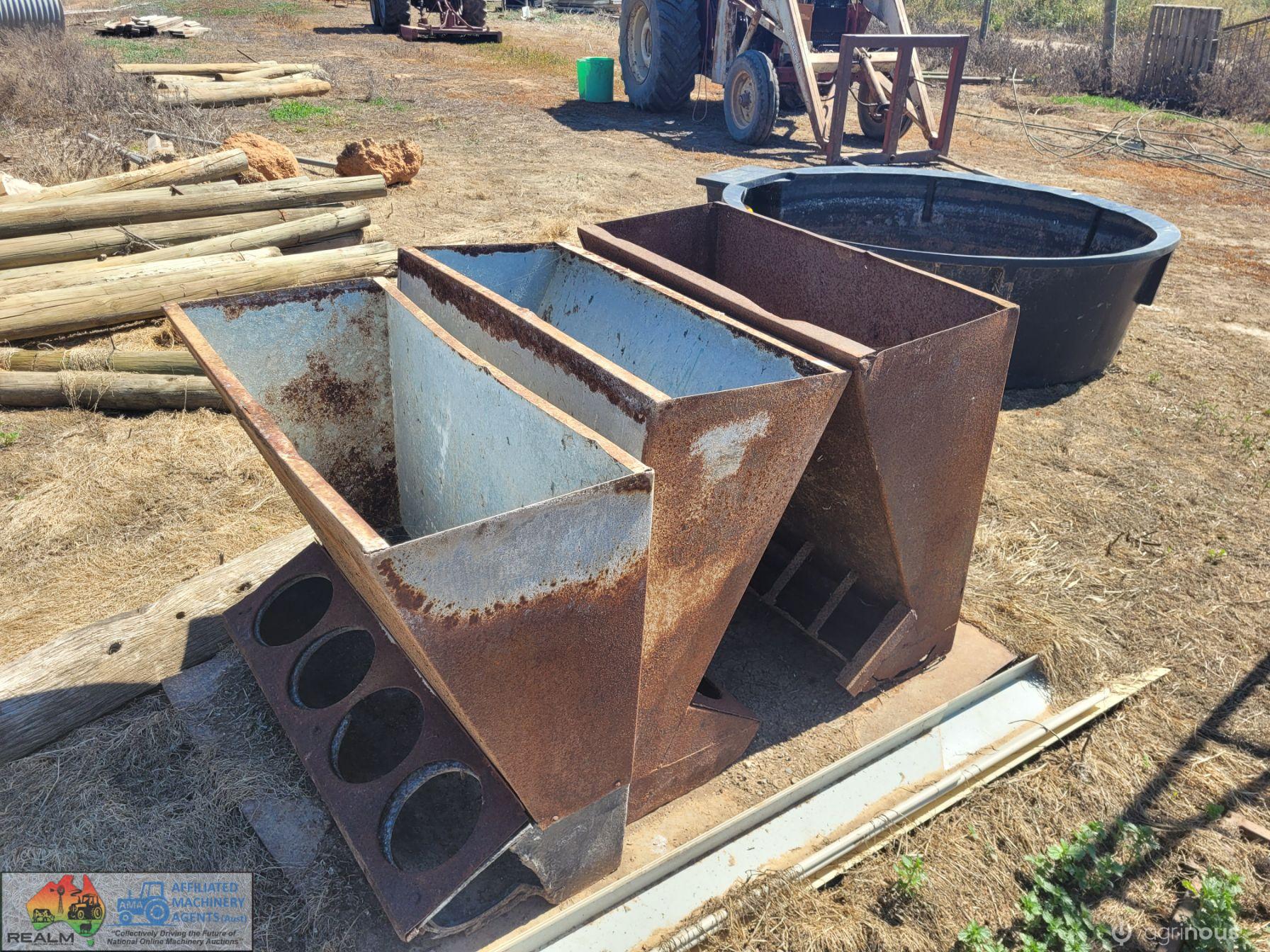 3x Pig Feeders