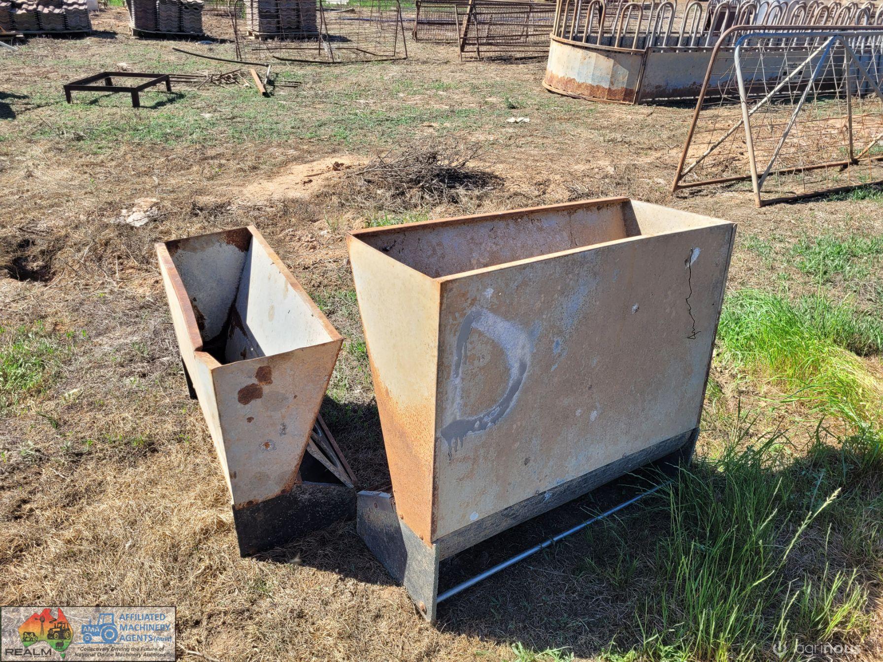 2x Pig Feeders "D"