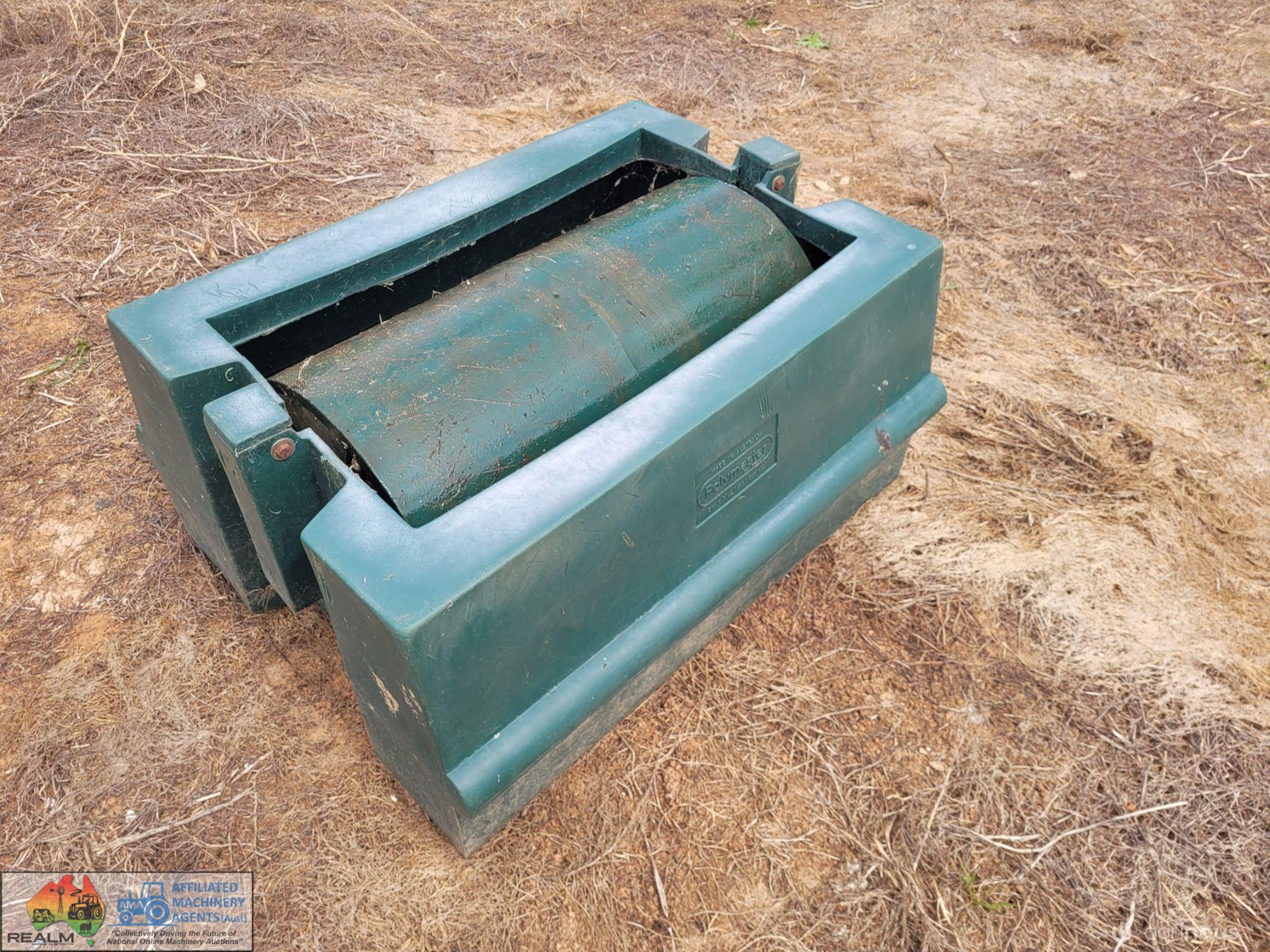 Livestock Mineral Lick Tub