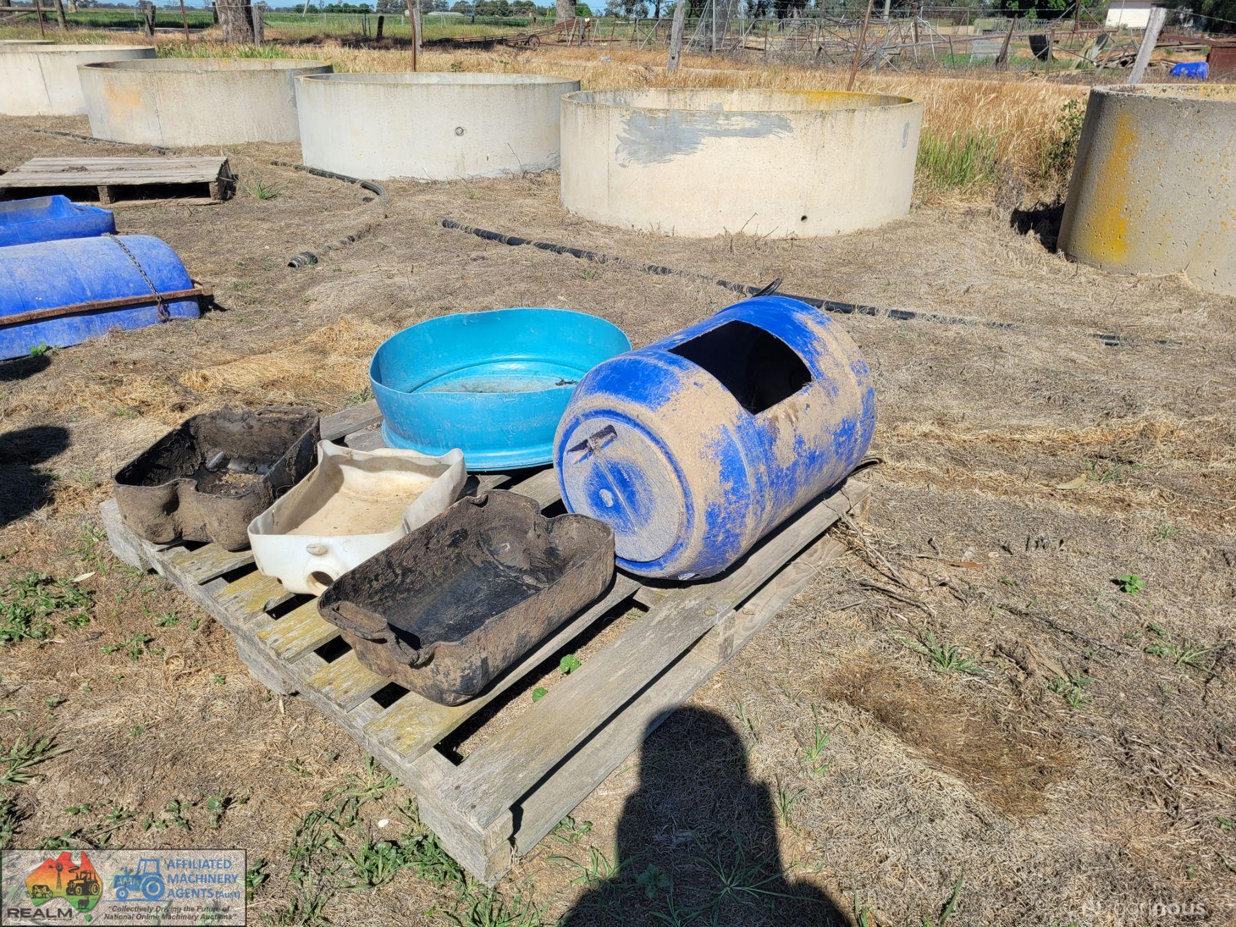 Pallet of Plastic Tubs - photo 4