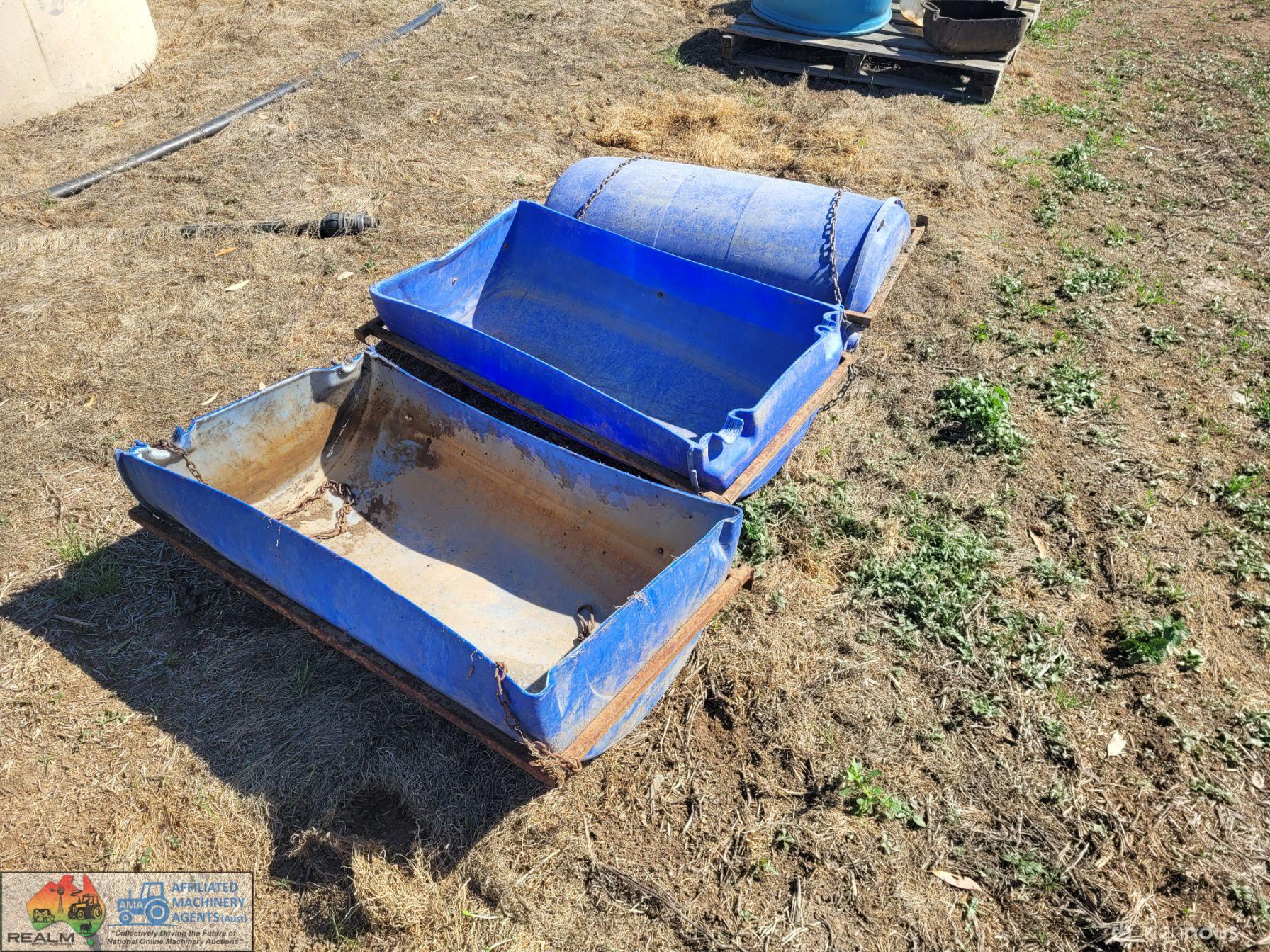 3x Plastic Feed Troughs with Steel Frame - photo 2