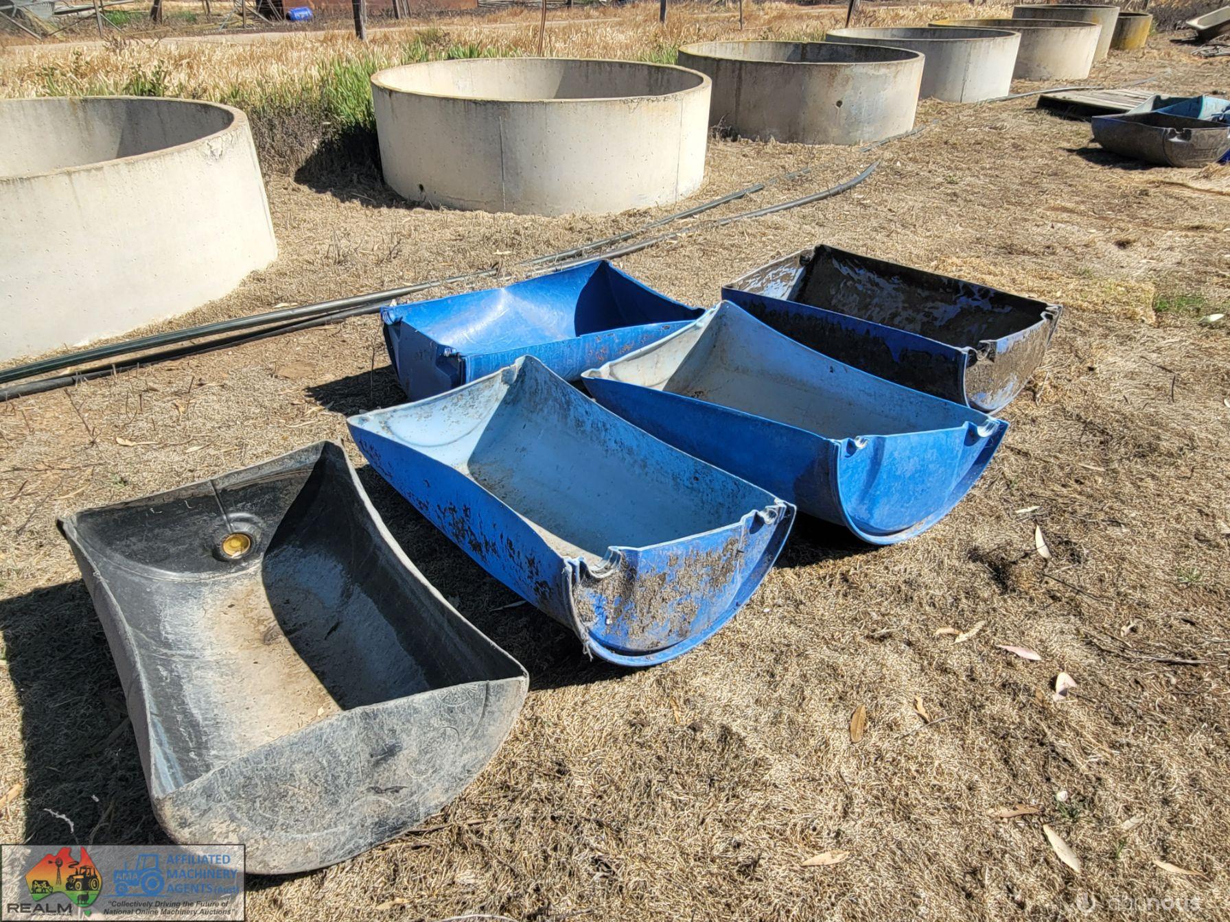 5x Plastic Feed Troughs - photo 4