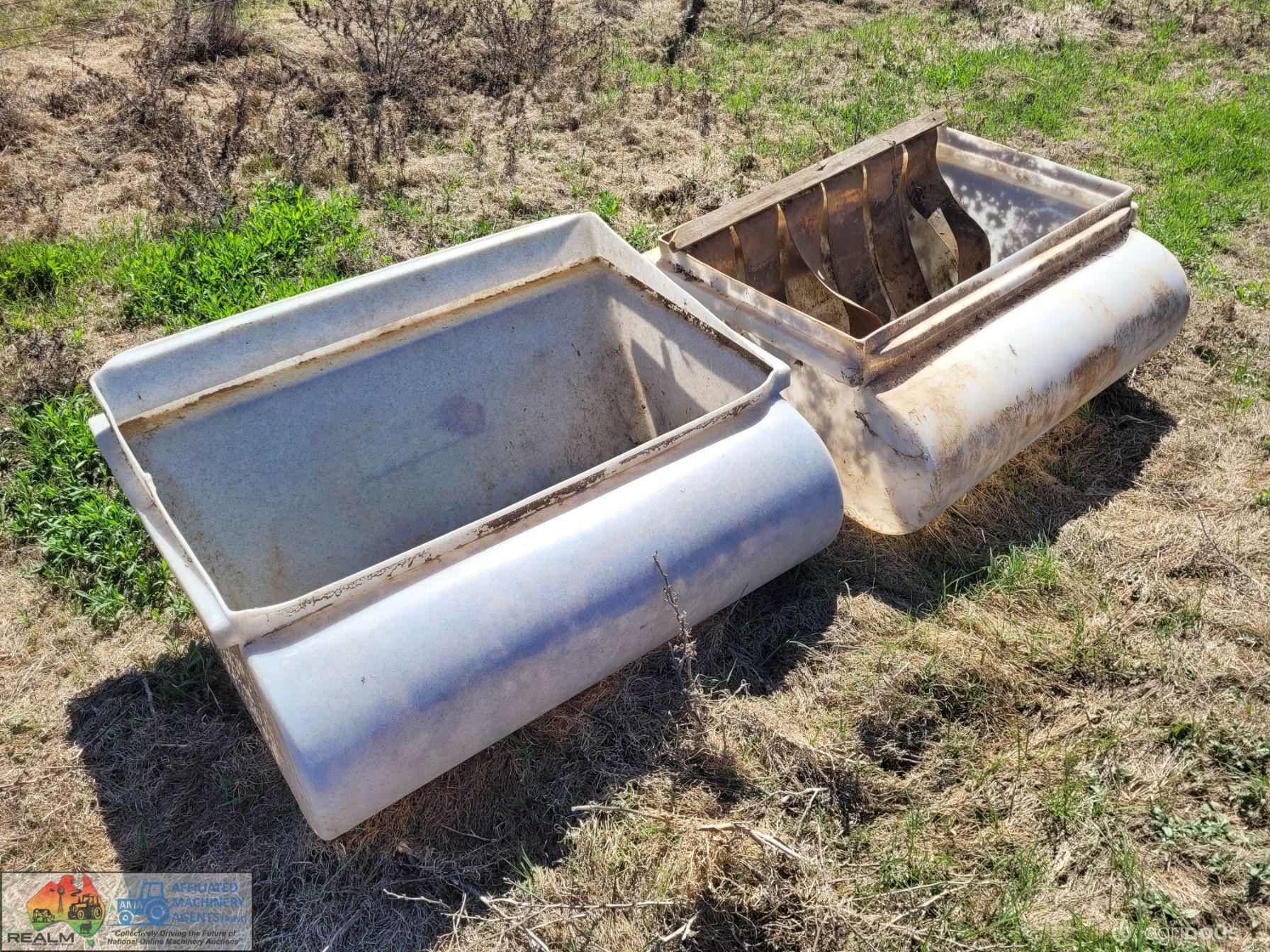 2x Large Poly Fence Feeders - photo 2