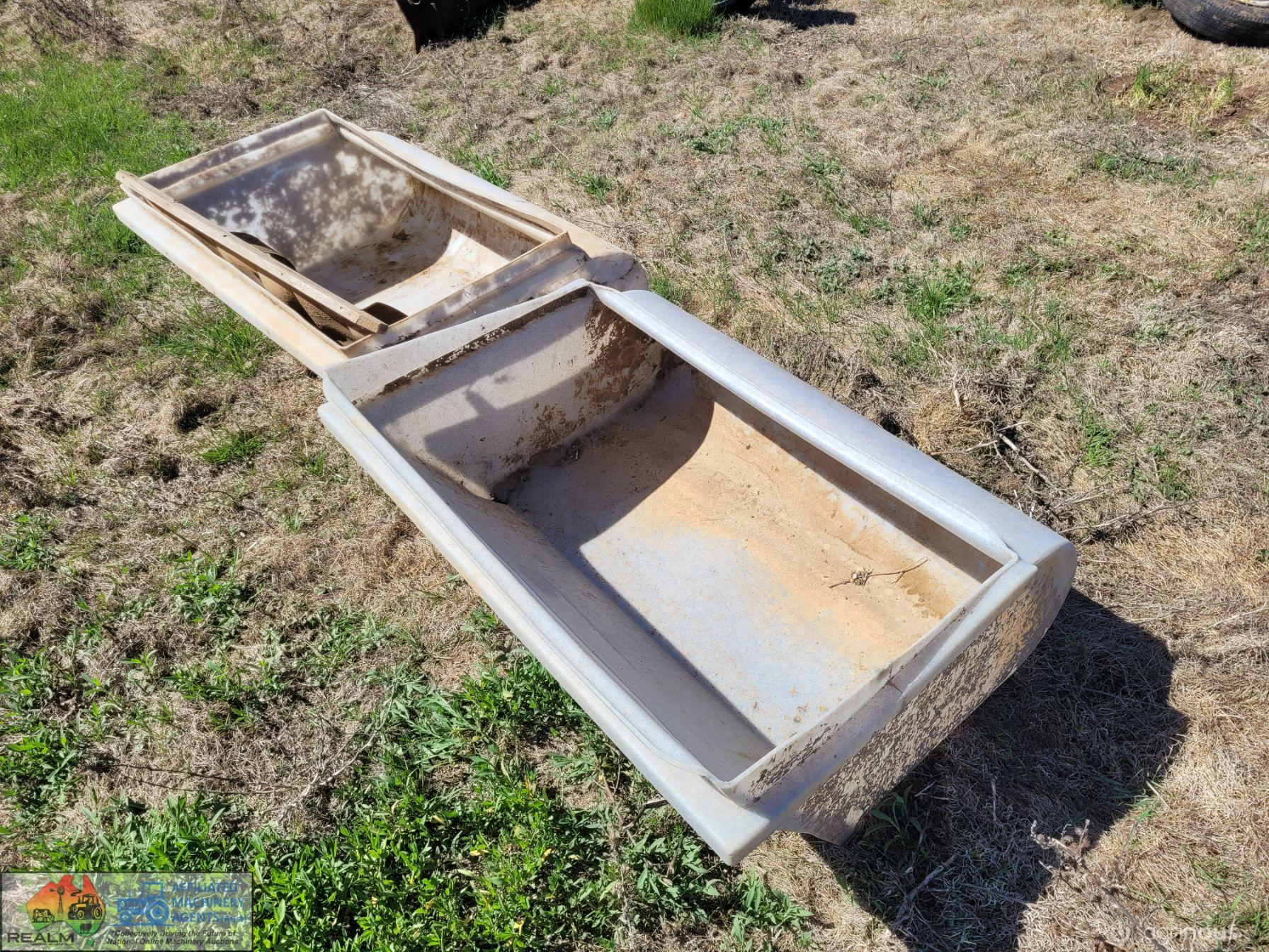 2x Large Poly Fence Feeders