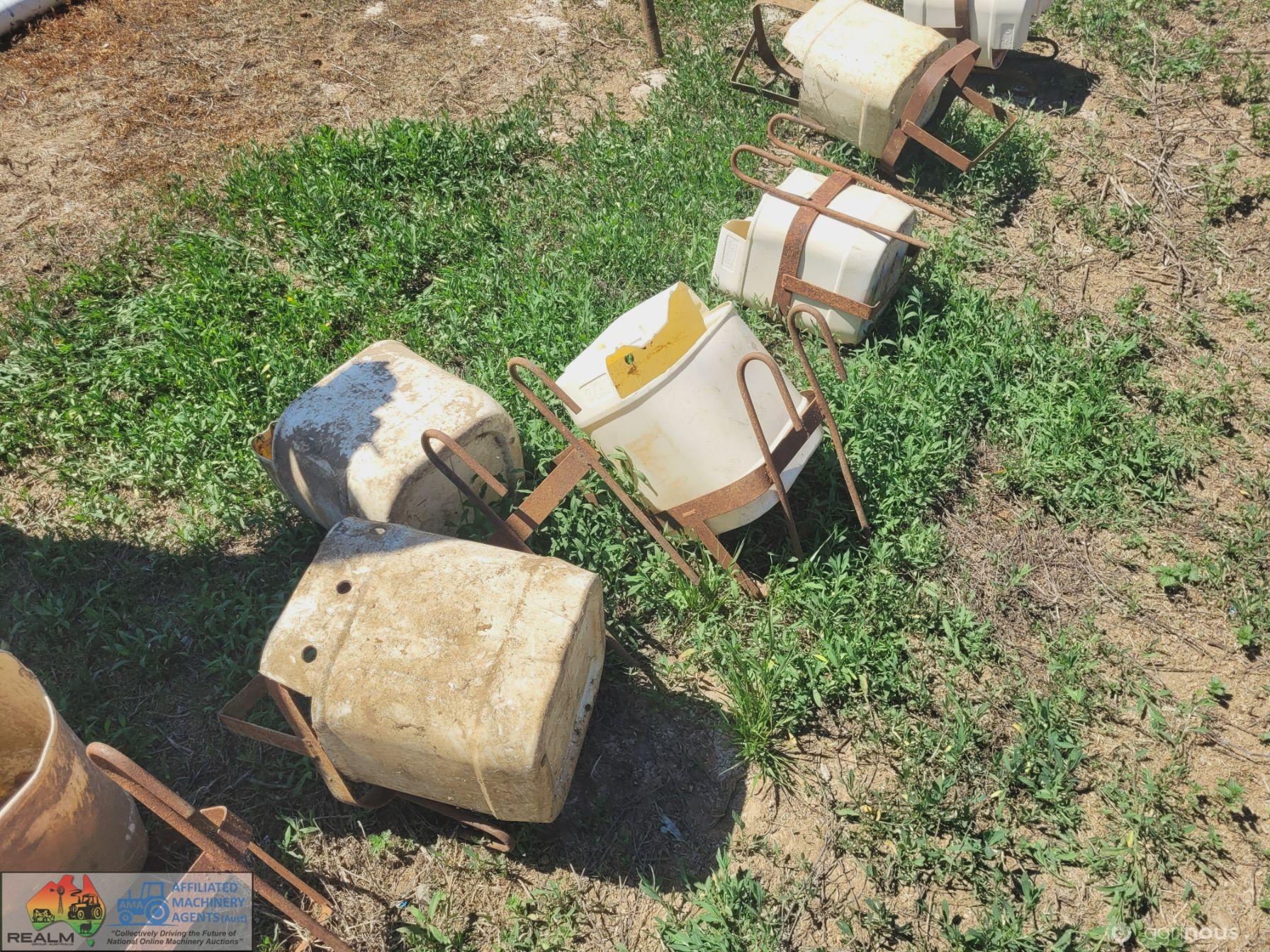 13x Fence Mounted Feeder Frames to Suit Drench Drums - photo 5