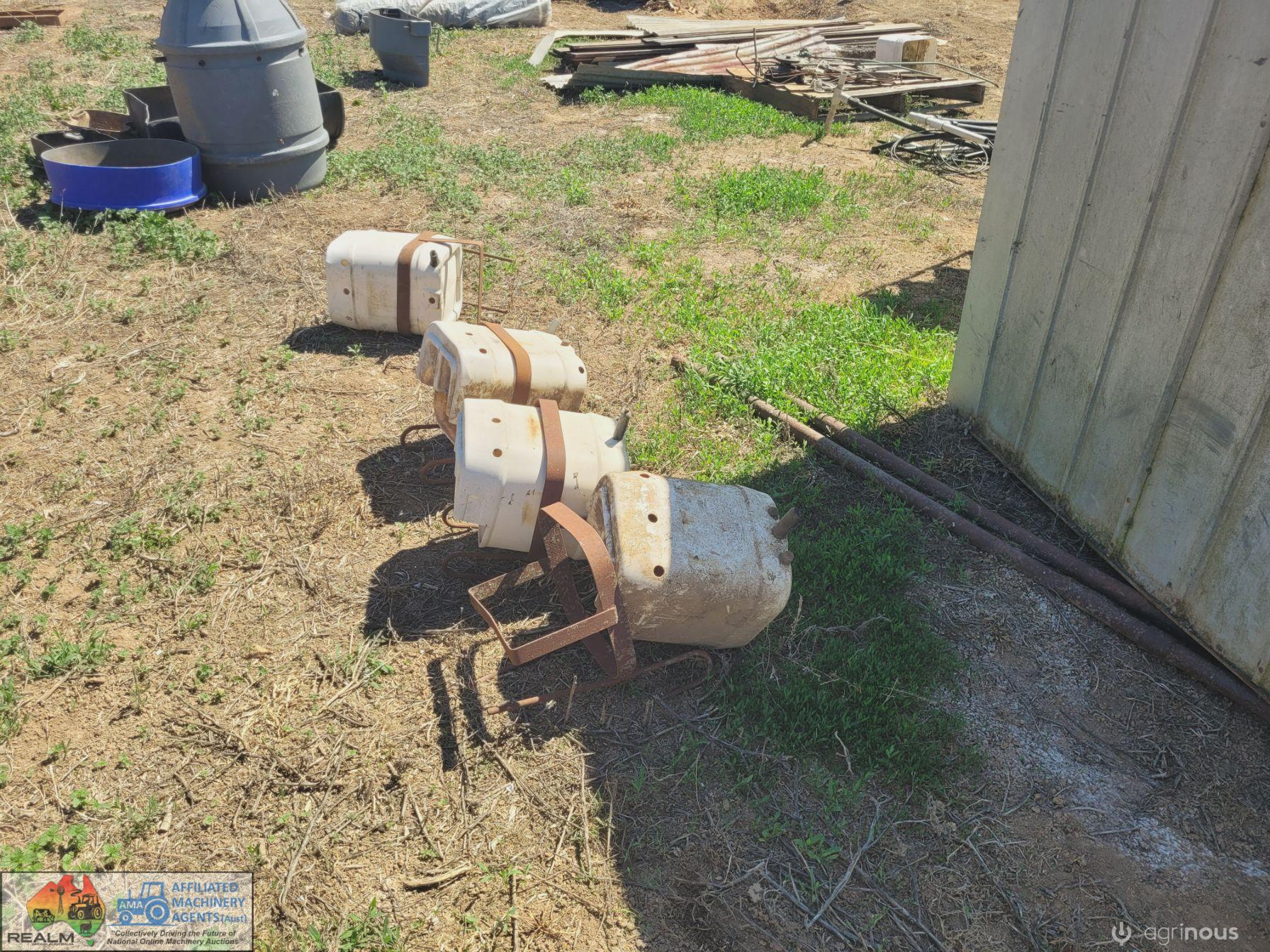 13x Fence Mounted Feeder Frames to Suit Drench Drums - photo 4