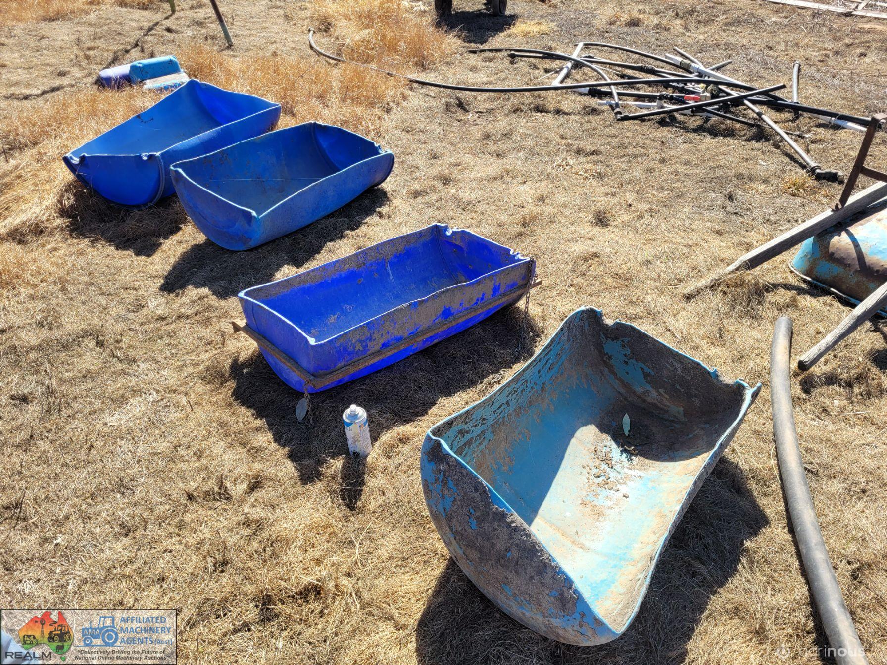 4x Poly Feed Troughs
