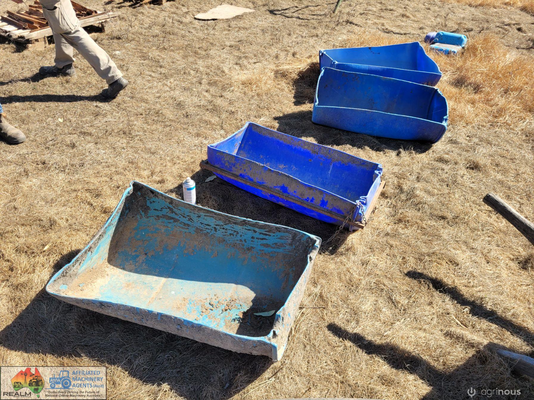 4x Poly Feed Troughs - photo 2