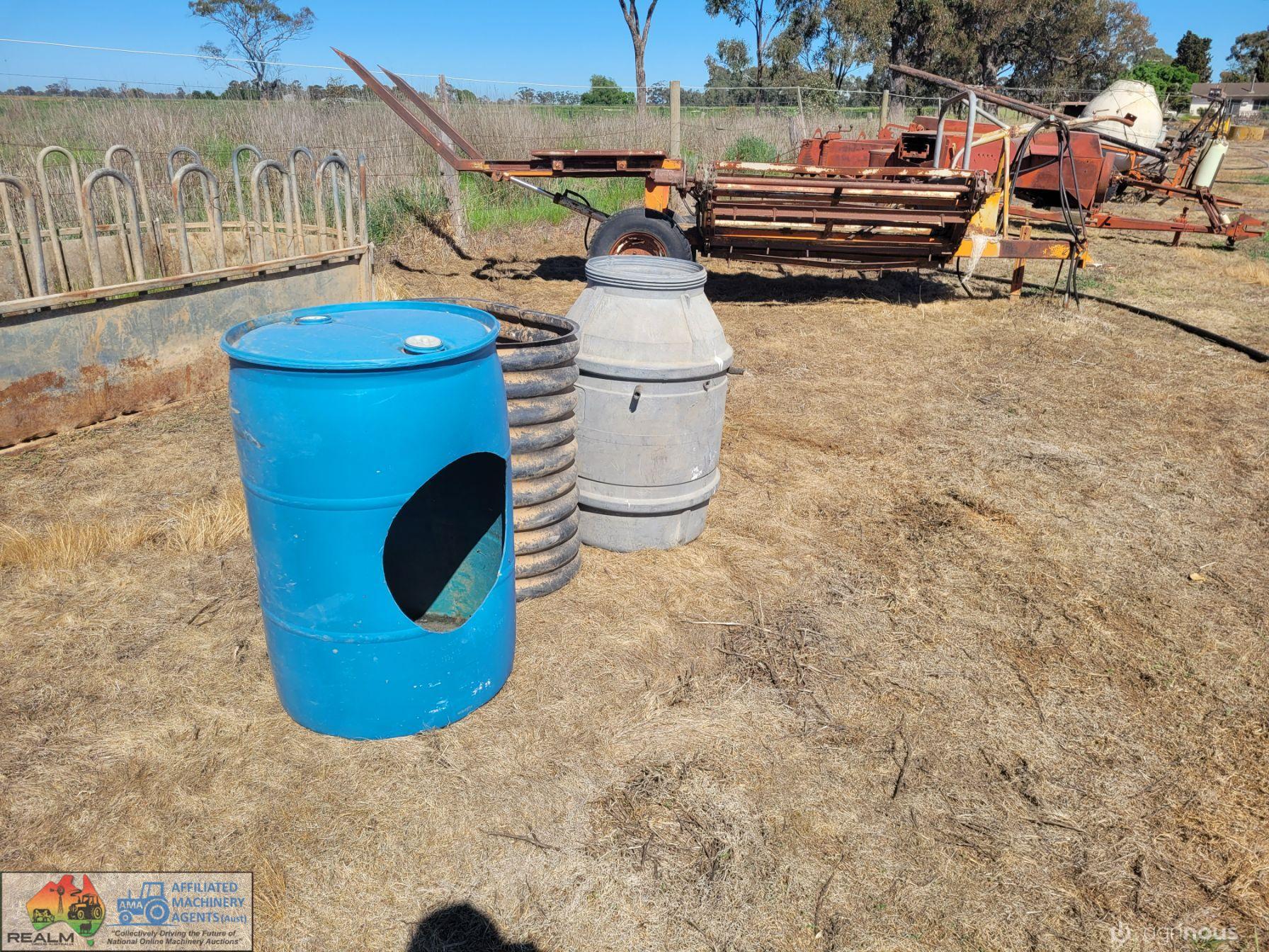 3x Plastic Tubs/Barrels - photo 2