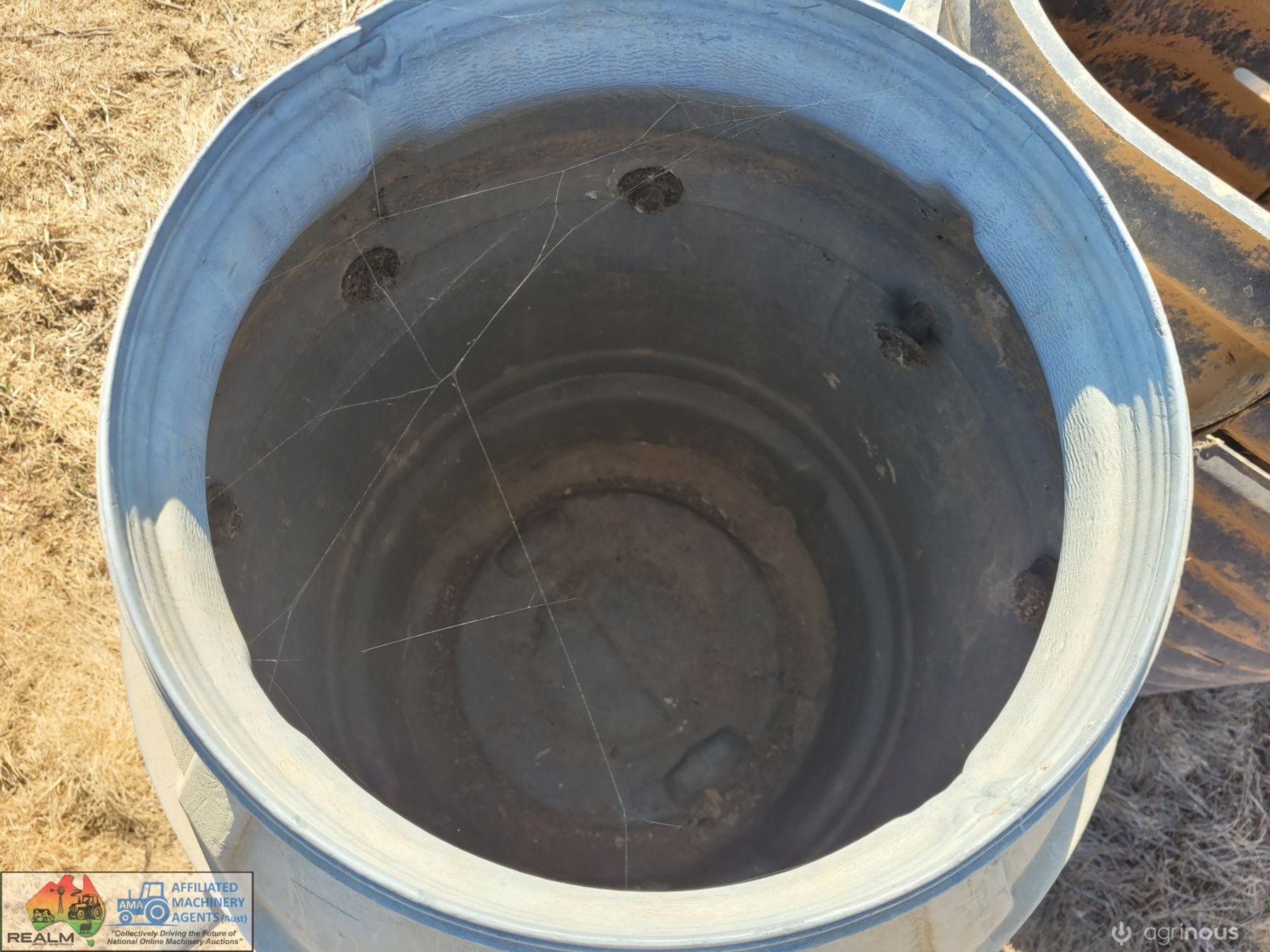 3x Plastic Tubs/Barrels - photo 4