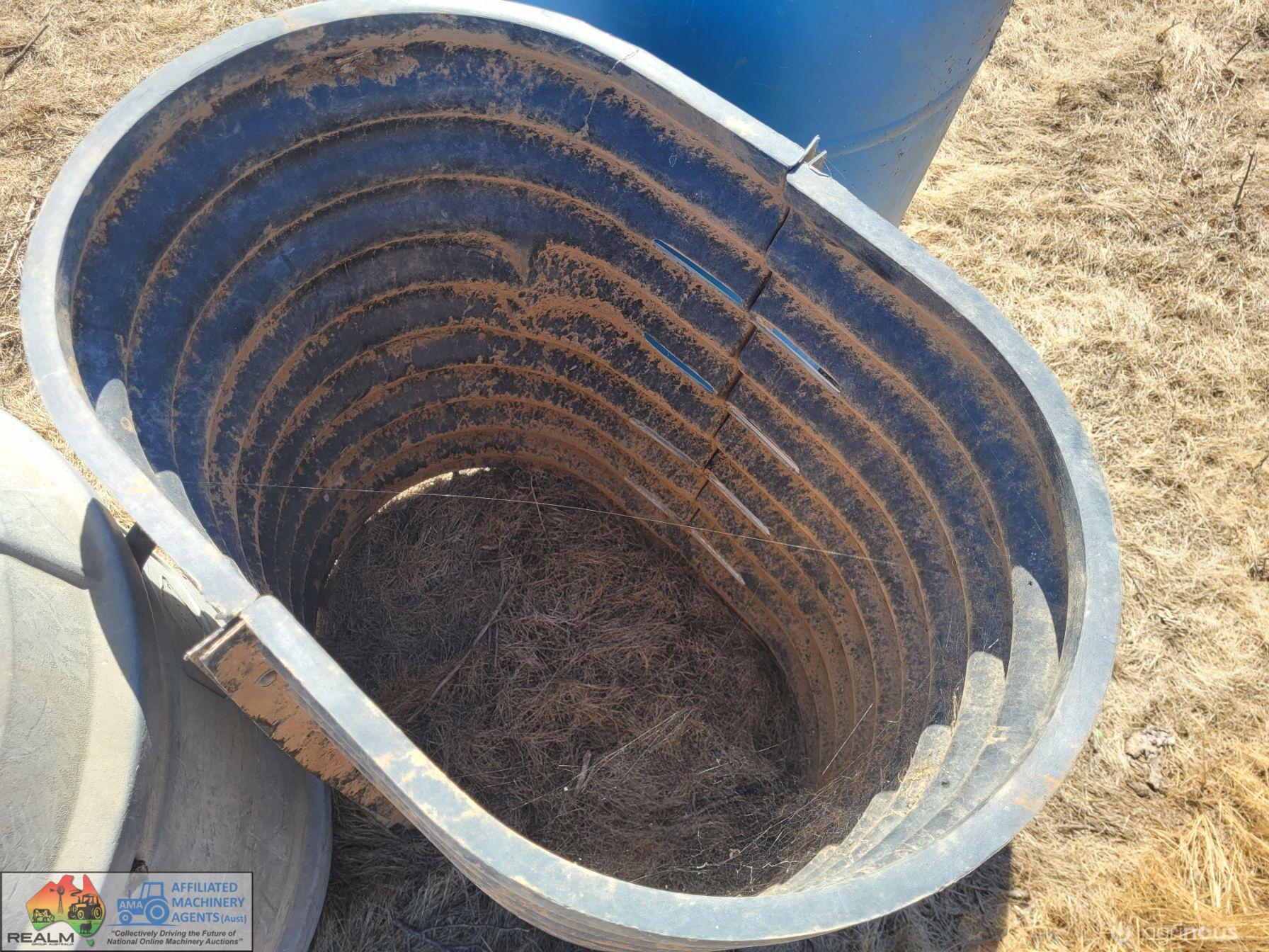 3x Plastic Tubs/Barrels - photo 3