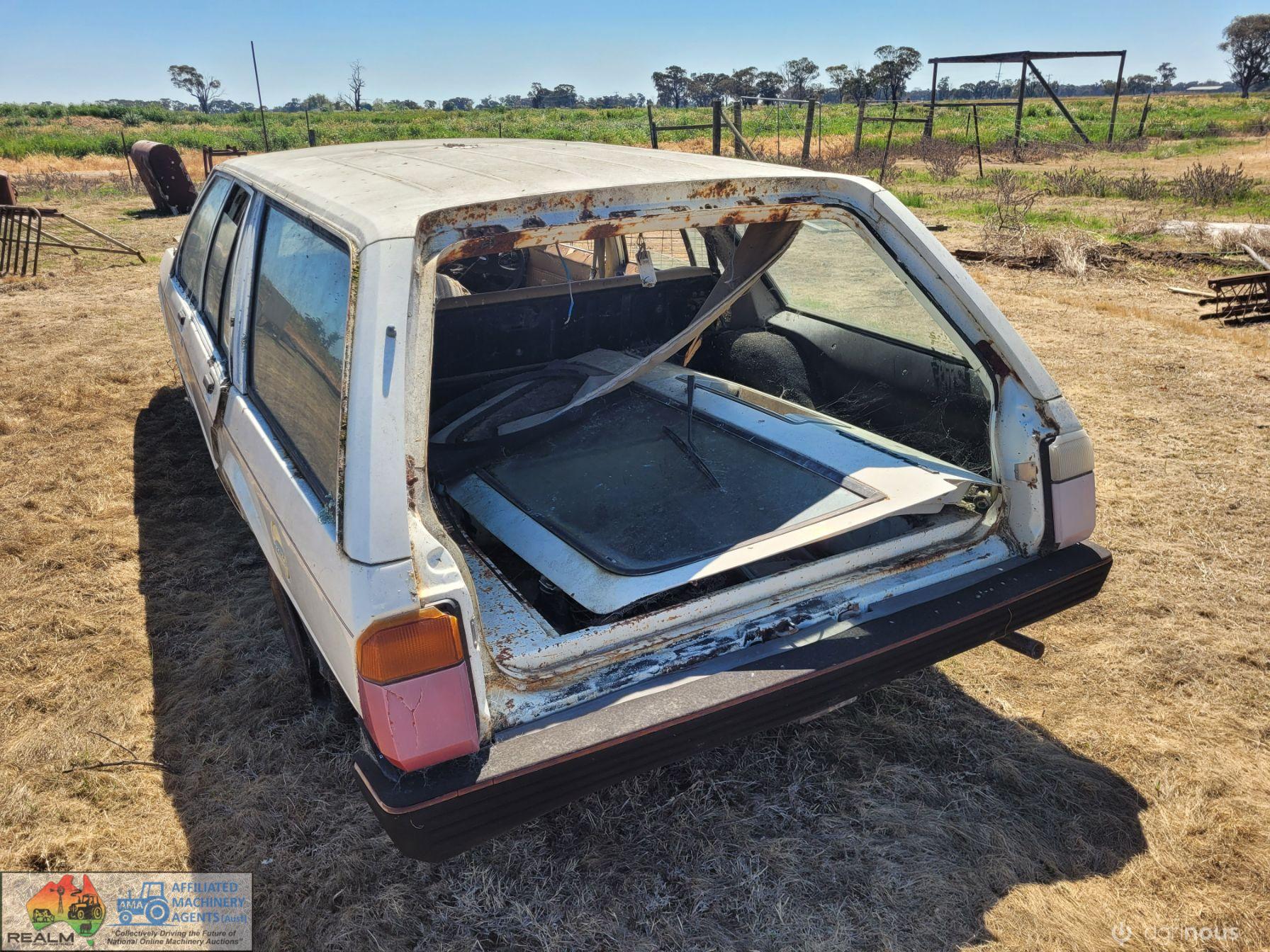 1982 White XE Falcon Wagon (Parts) - photo 4