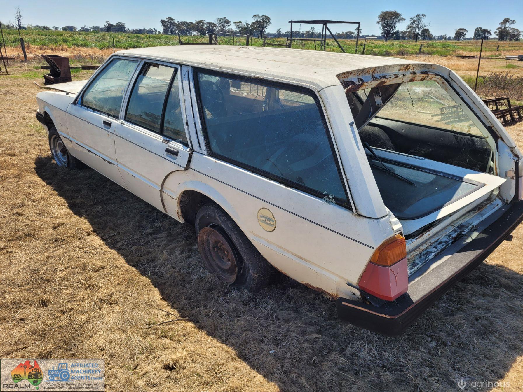 1982 White XE Falcon Wagon (Parts) - photo 3
