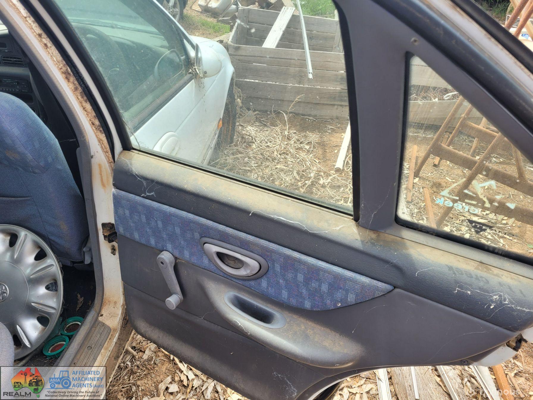 1996 EL Falcon Sedan (White) - photo 9