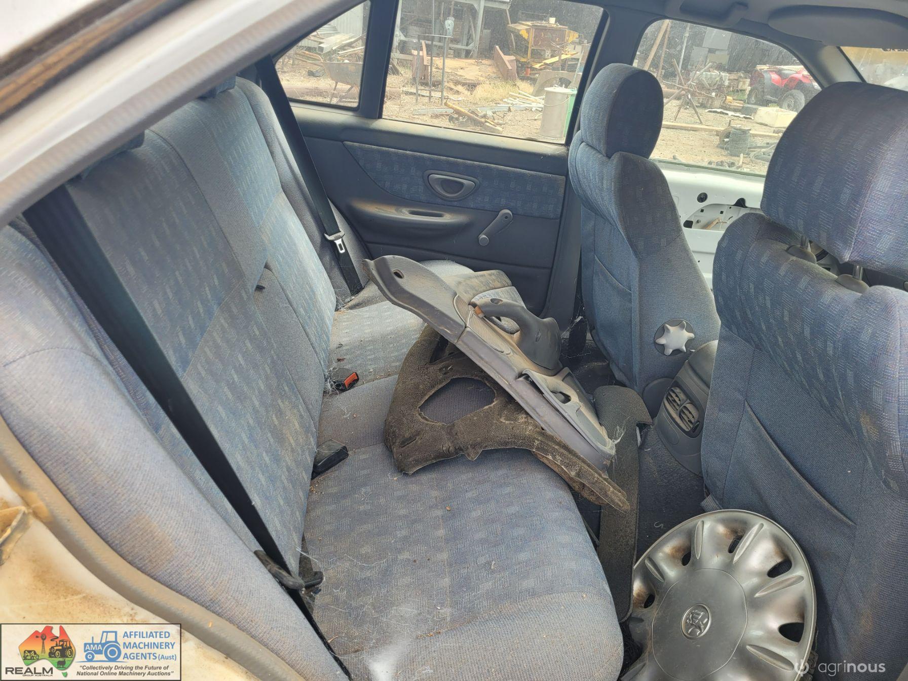 1996 EL Falcon Sedan (White) - photo 10