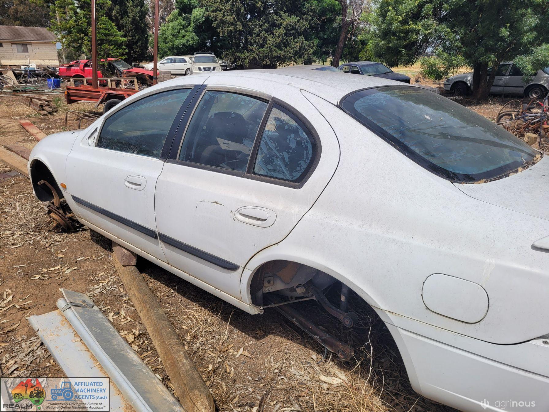 2001 AU Falcon Sedan (White) - photo 2