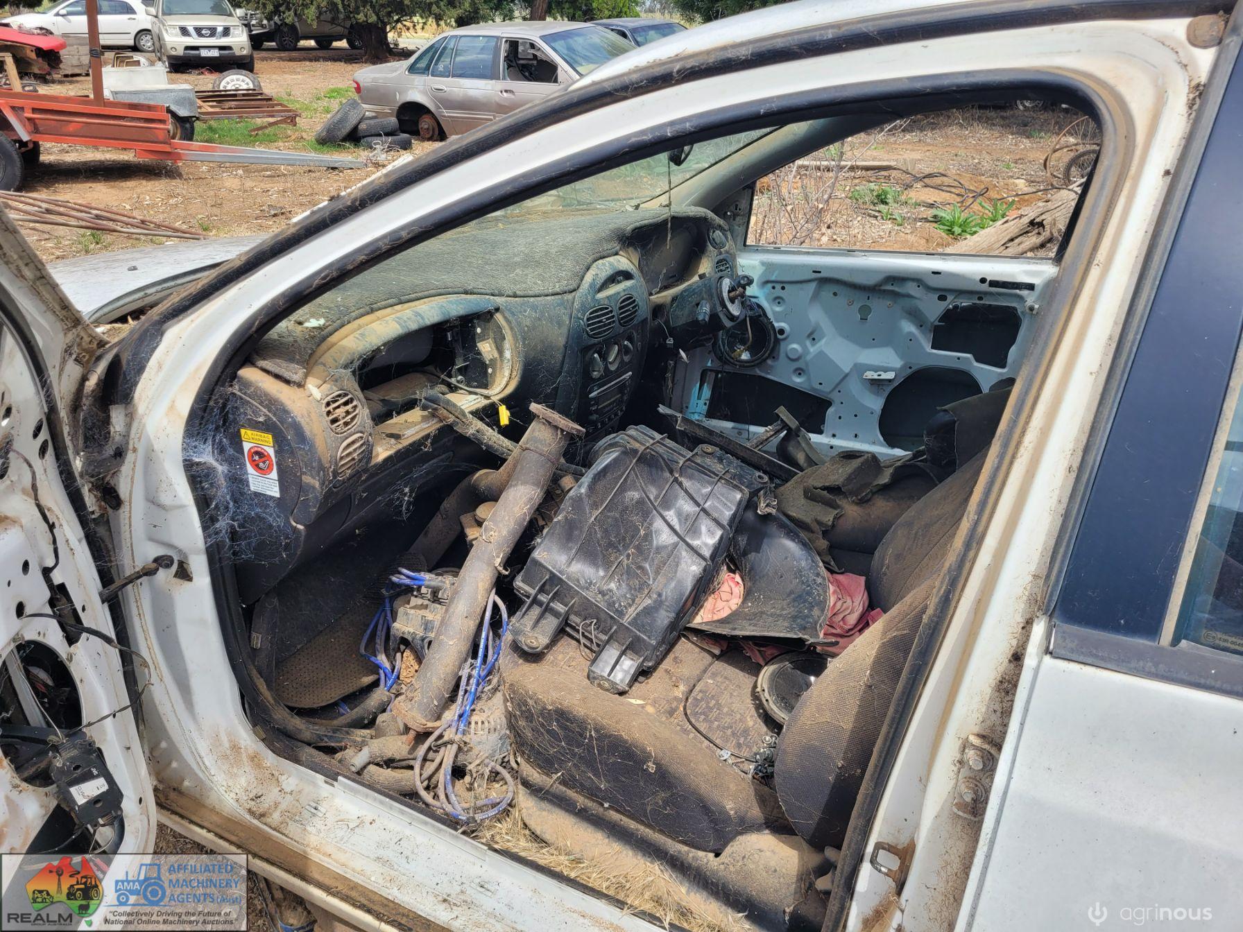 2001 AU Falcon Sedan (White) - photo 4